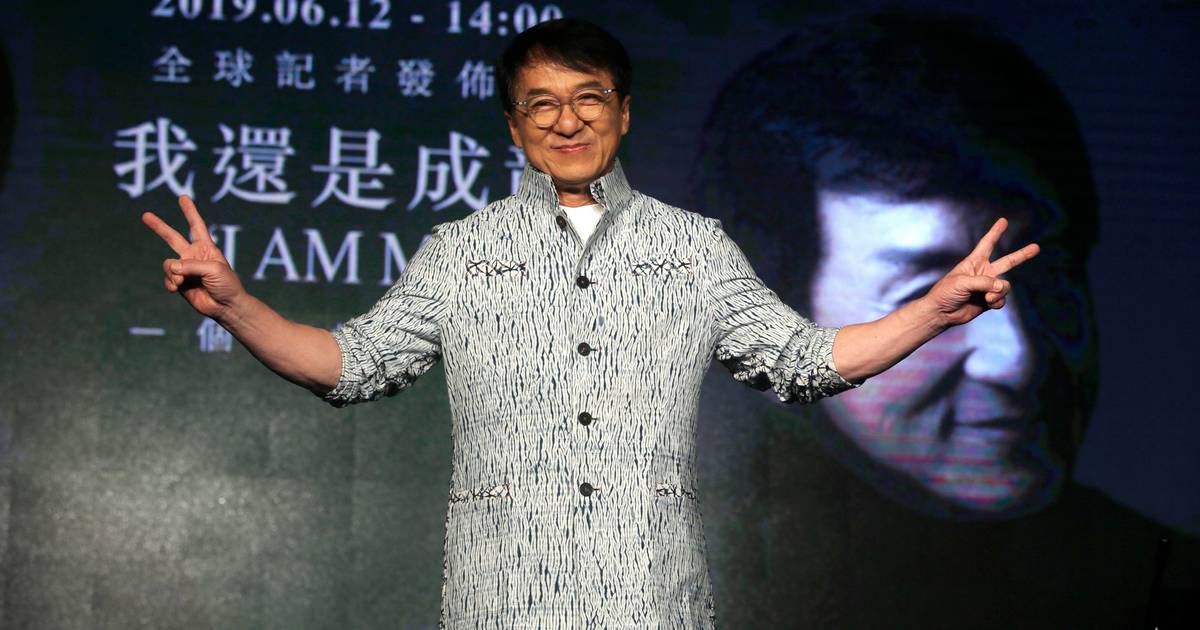 Jackie Chan exclui filho e garante que doará totalidade da fortuna de 400 milhões de euros