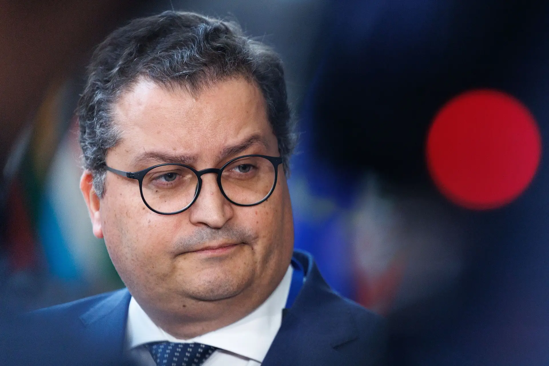 Finanças alertam para conteúdos falsos com nome e imagem do ministro Miranda Sarmento