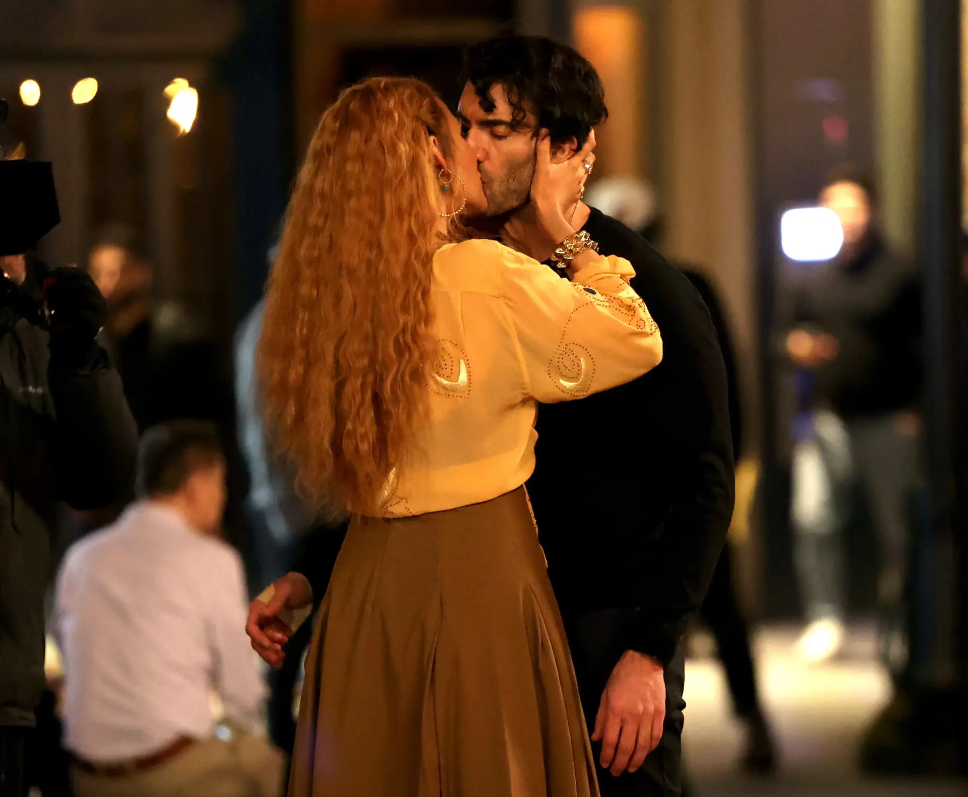 A atriz Blake Lively e o ator Justin Baldoni durante as filmagens de It Ends With Us ("Isto Acaba Aqui").