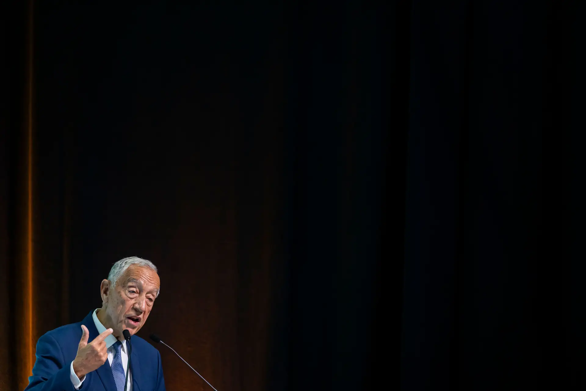 Marcelo promulga com reservas novas regras para criptoativos