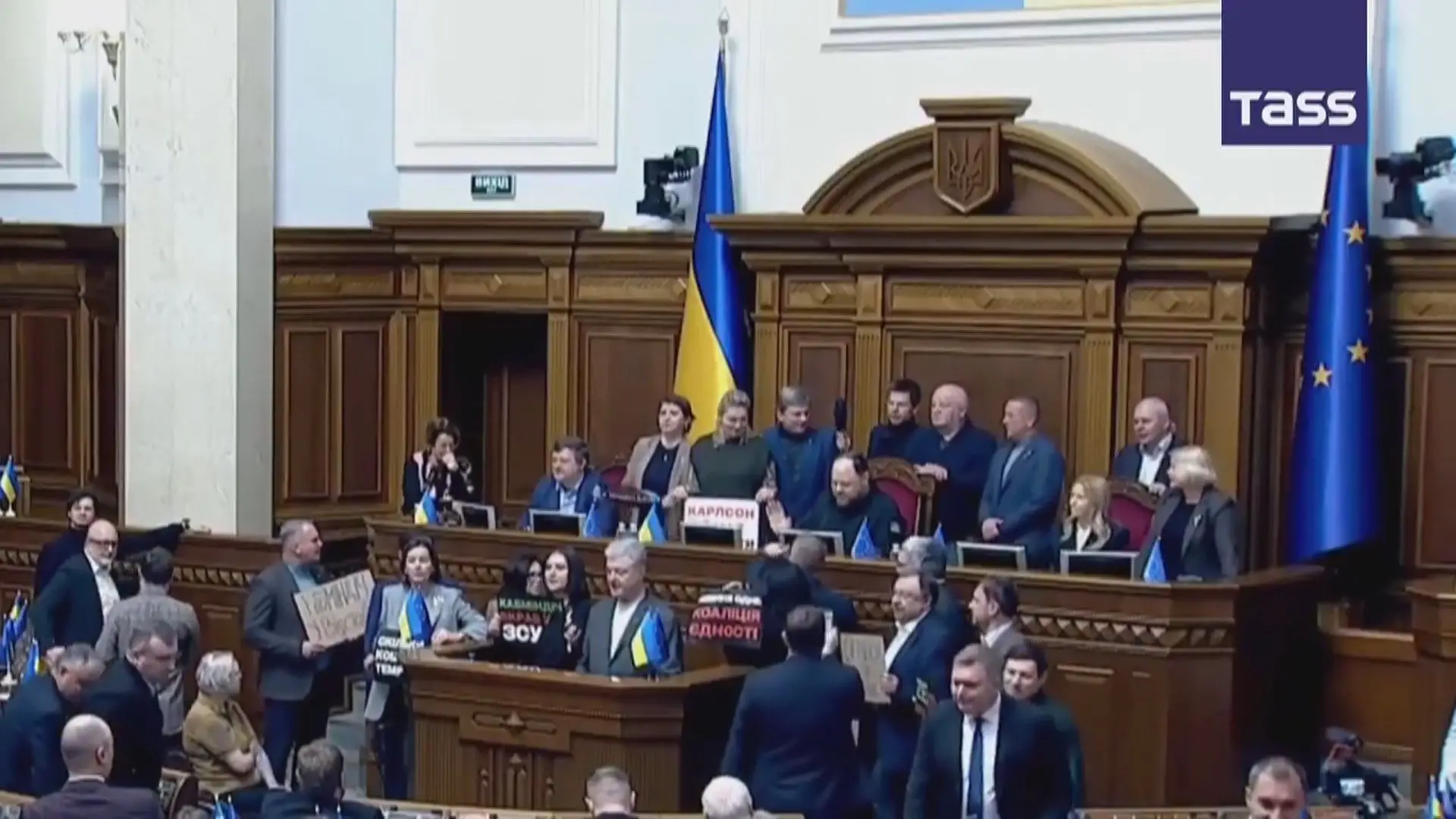 Oposição exige demissão do Governo ucraniano