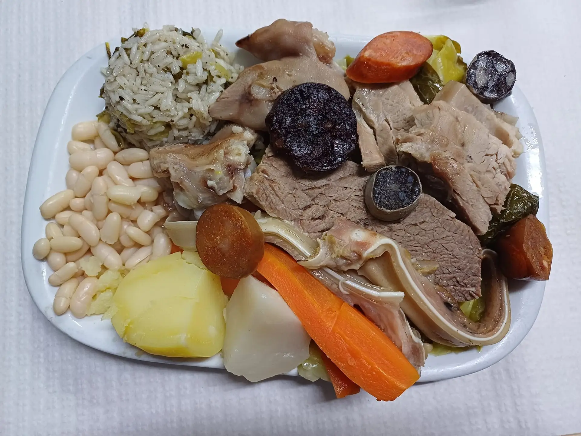 Cozido à portuguesa: saiba onde comer em Lisboa o tradicional prato português