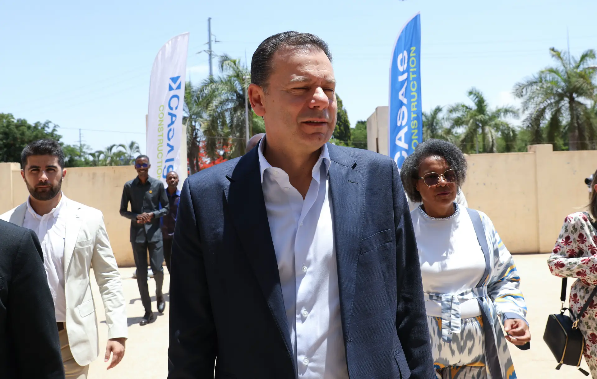 TAP: PM diz que "PS tem saudades" de Pinto Luz, que irá "com todo o gosto" ao parlamento