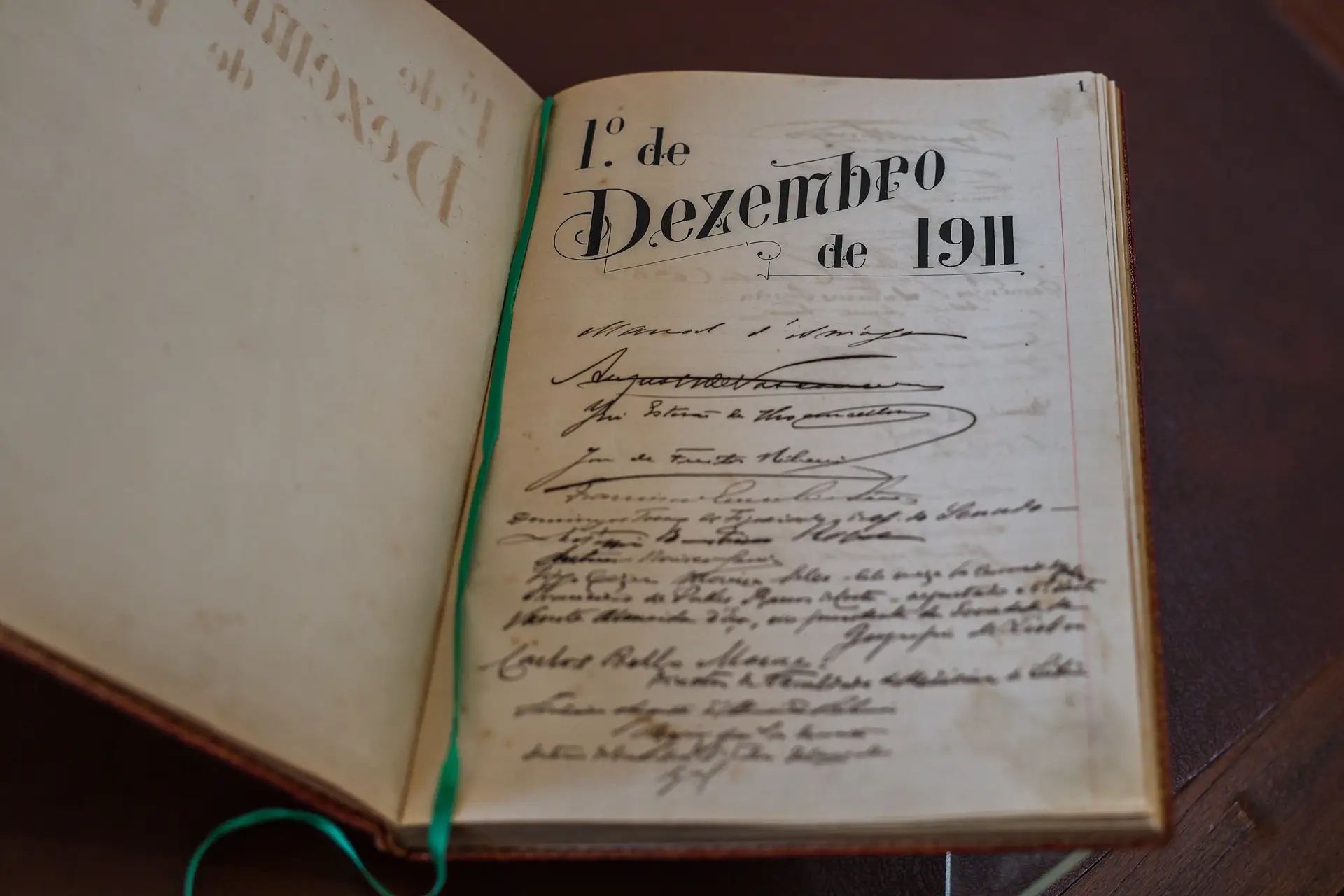 Documento em exibição numa exposição sobre os Heróis da Restauração da Independência de Portugal, que contou com a presença do Presidente da República, Marcelo Rebelo de Sousa, em Lisboa