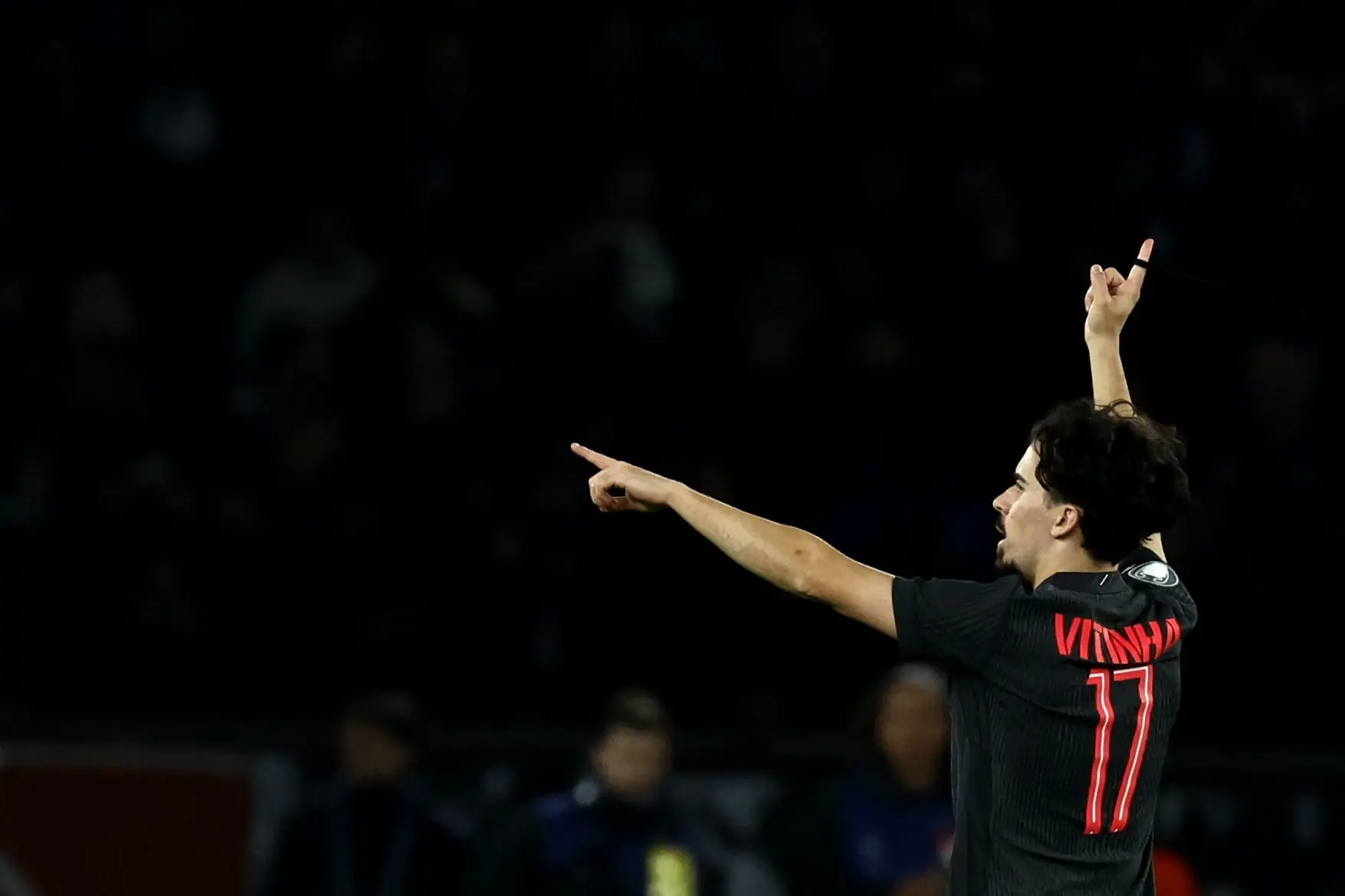 Noite de sonho: Vitinha aponta primeiro 'hat-trick' da carreira na vitória do PSG