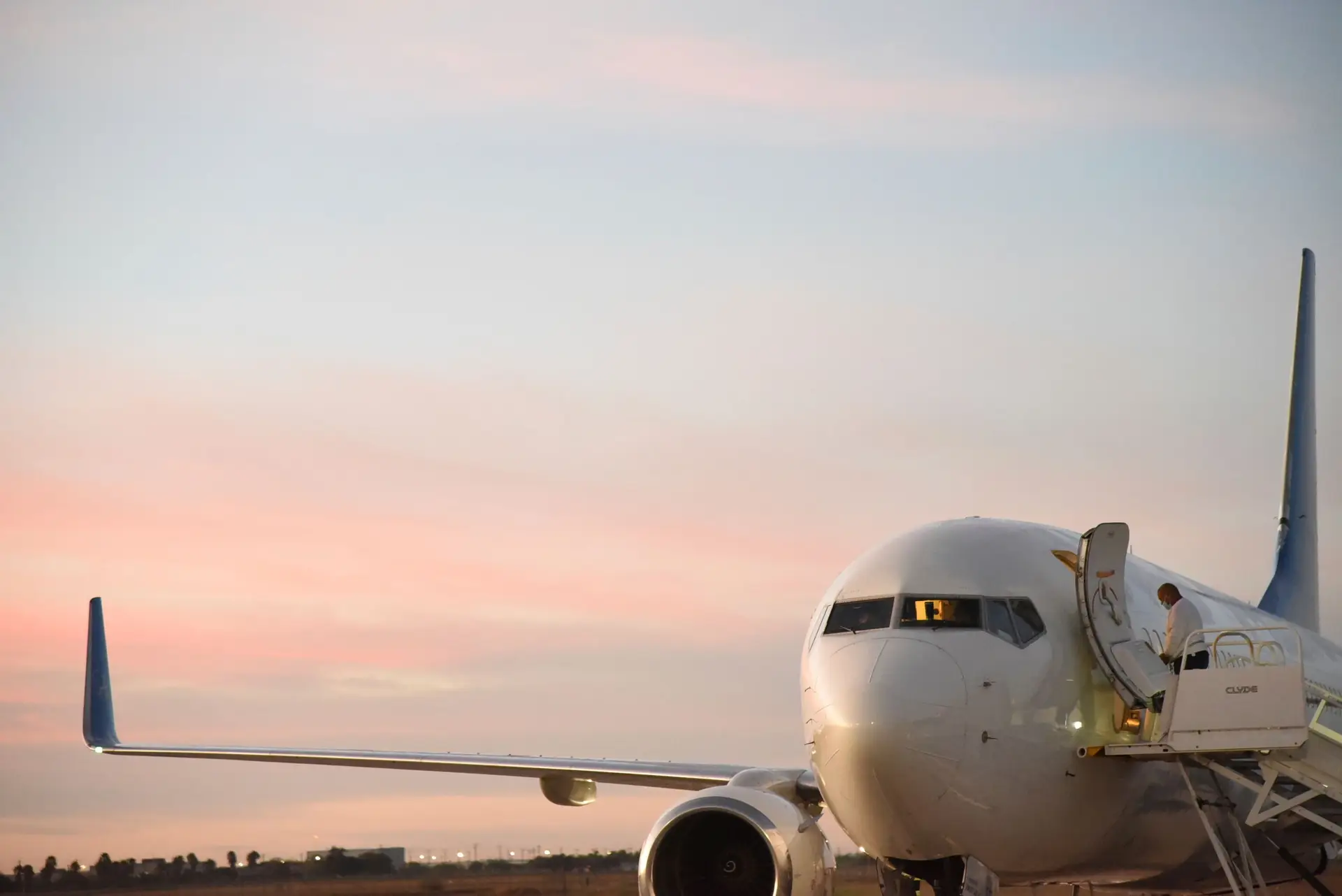 Venezuela retira concessões a seis companhias aéreas e aumenta voos com Moscovo