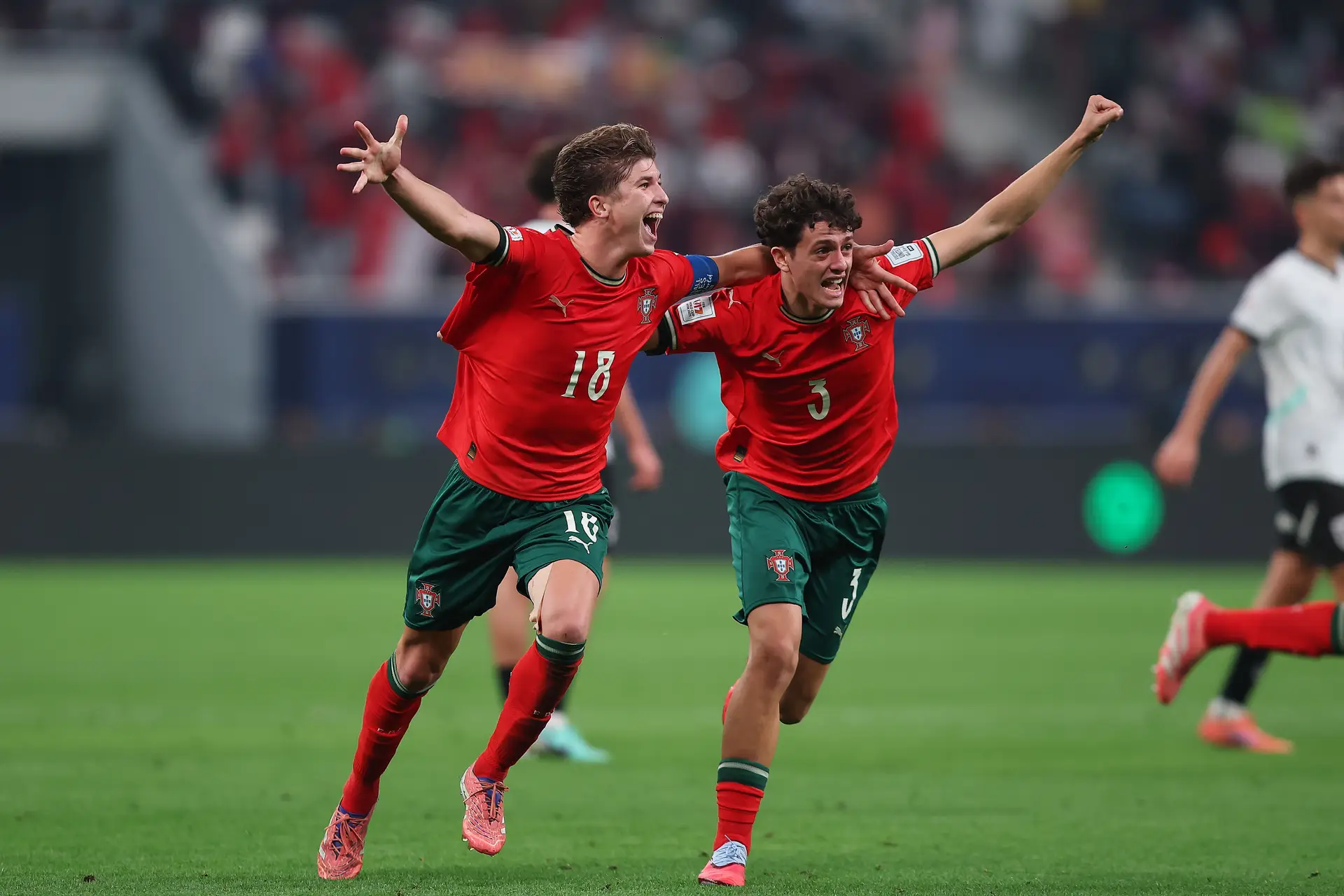 "Gigantes": Ronaldo e vários internacionais A felicitam seleção sub-17 pela conquista do Mundial