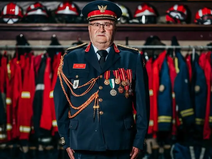 Faço-o com tristeza": as explicações do comandante dos Bombeiros do Fundão  após anunciar a demissão - SIC Notícias