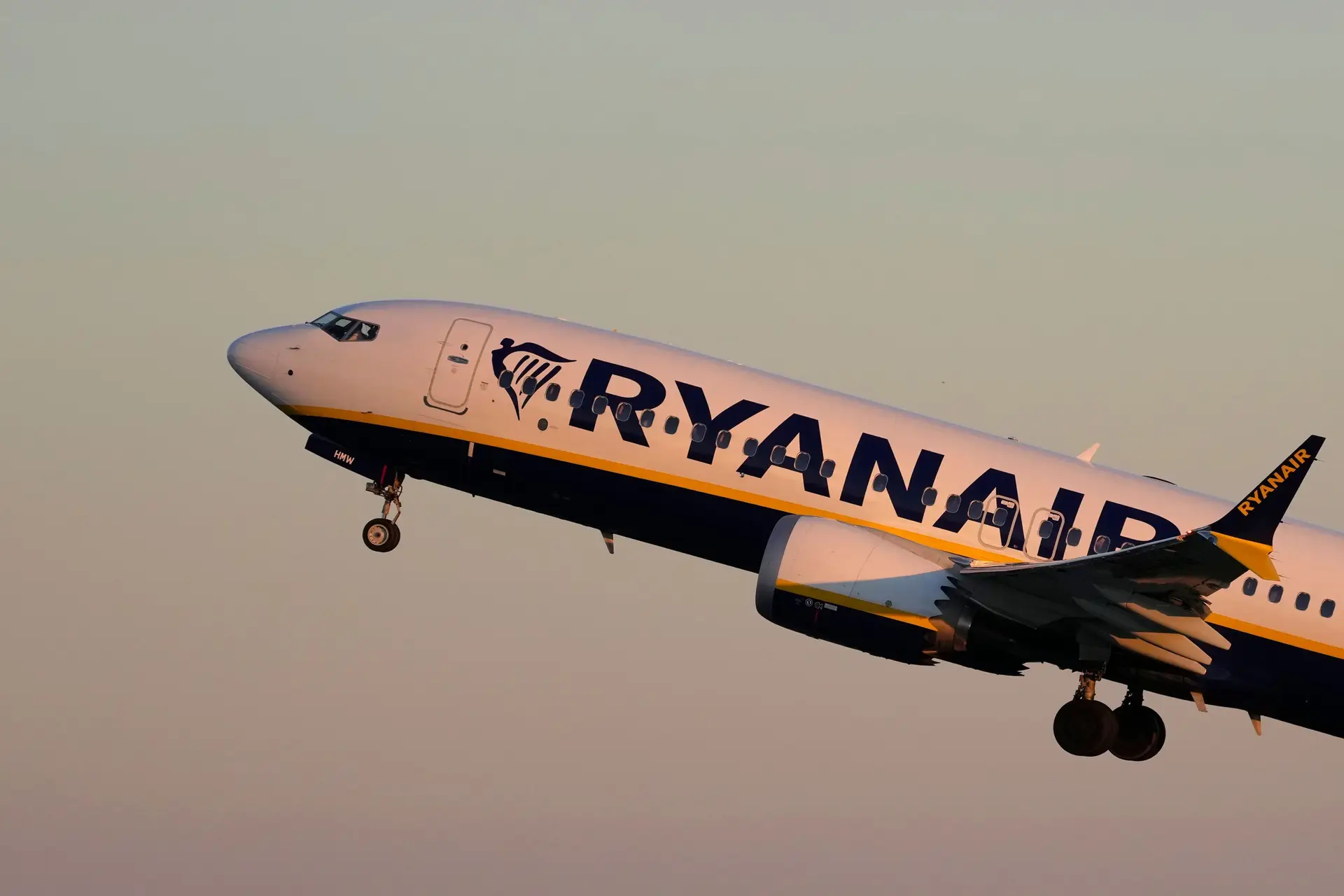 Empresários alertam: saída da Ryanair pode custar até 165 milhões à economia dos Açores