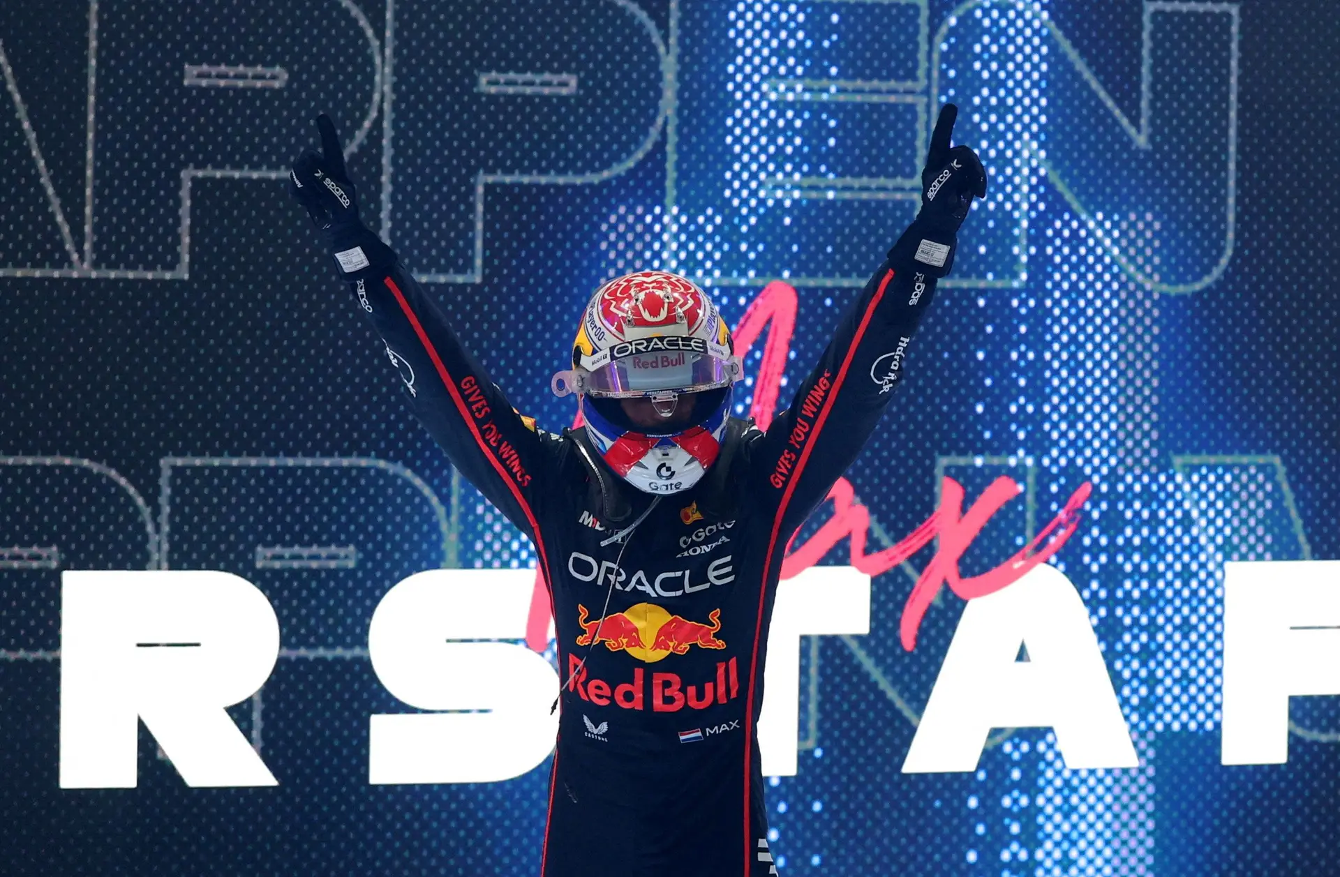 Verstappen vence no Qatar e adia decisão do título de Fórmula 1 para a última corrida