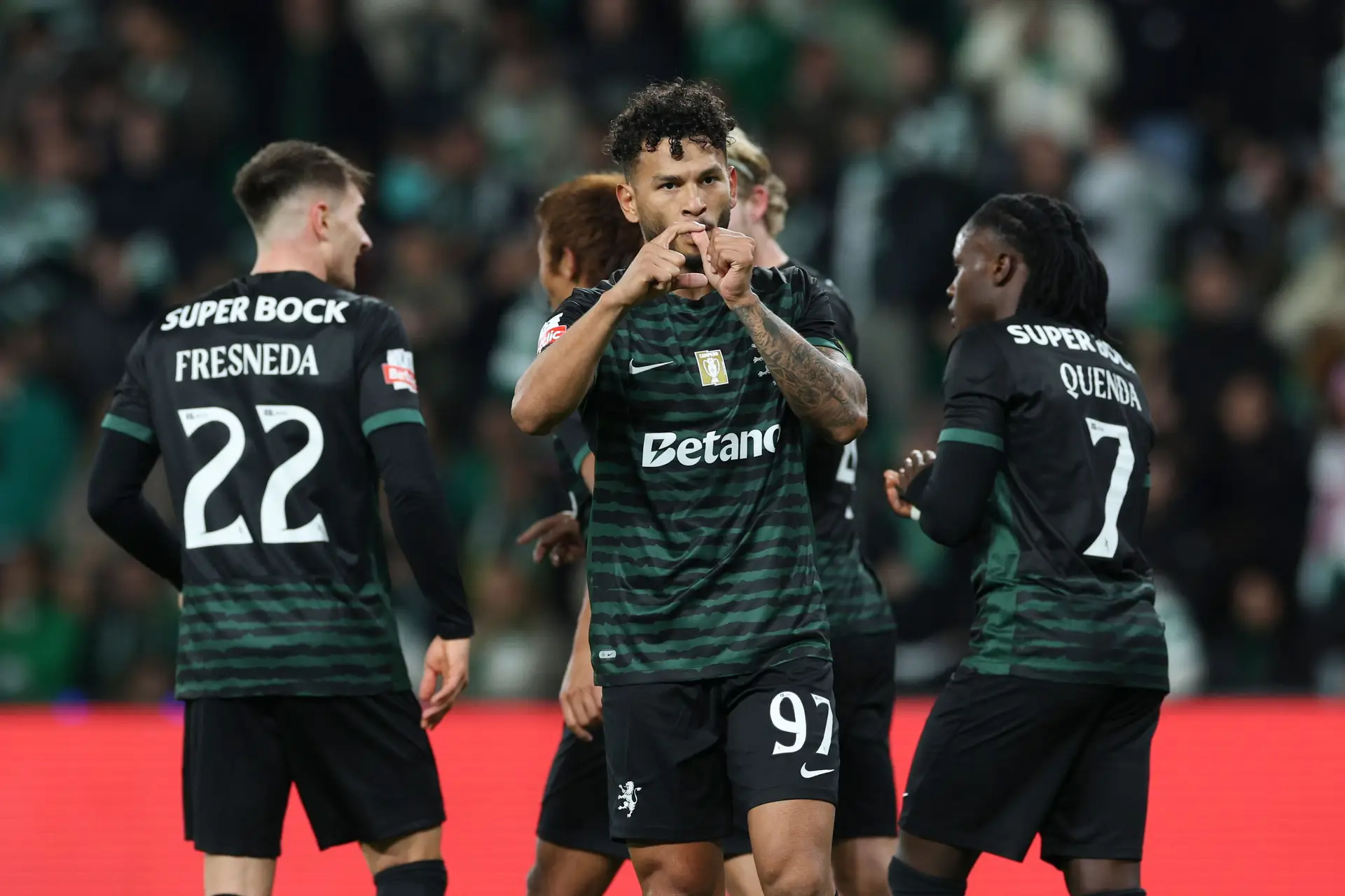 Primeira Liga: Sporting goleia Estrela da Amadora antes do dérbi com o Benfica