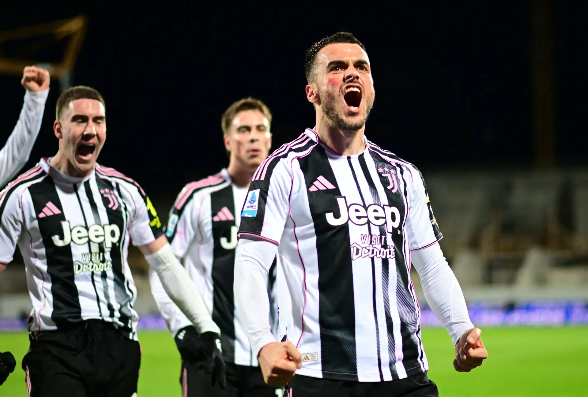 Benfica tem dois alvos na mira para reforçar o lado esquerdo da defesa