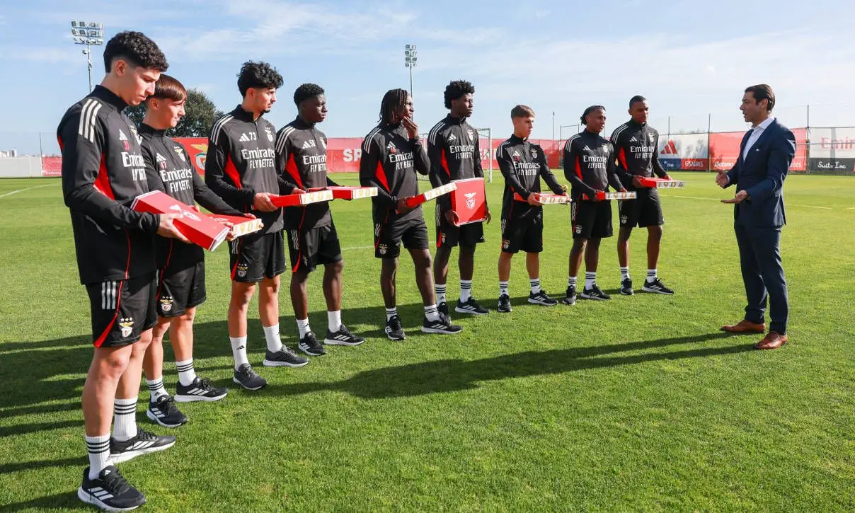 "Um orgulho enorme": Benfica homenageia jovens campeões do mundo sub-17