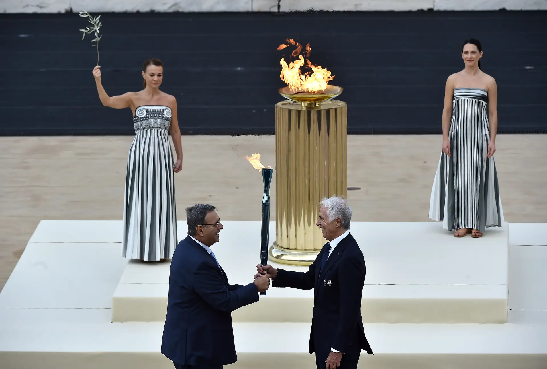 Chama dos Jogos Olímpicos de Inverno de 2026 começa viagem final até Milão-Cortina