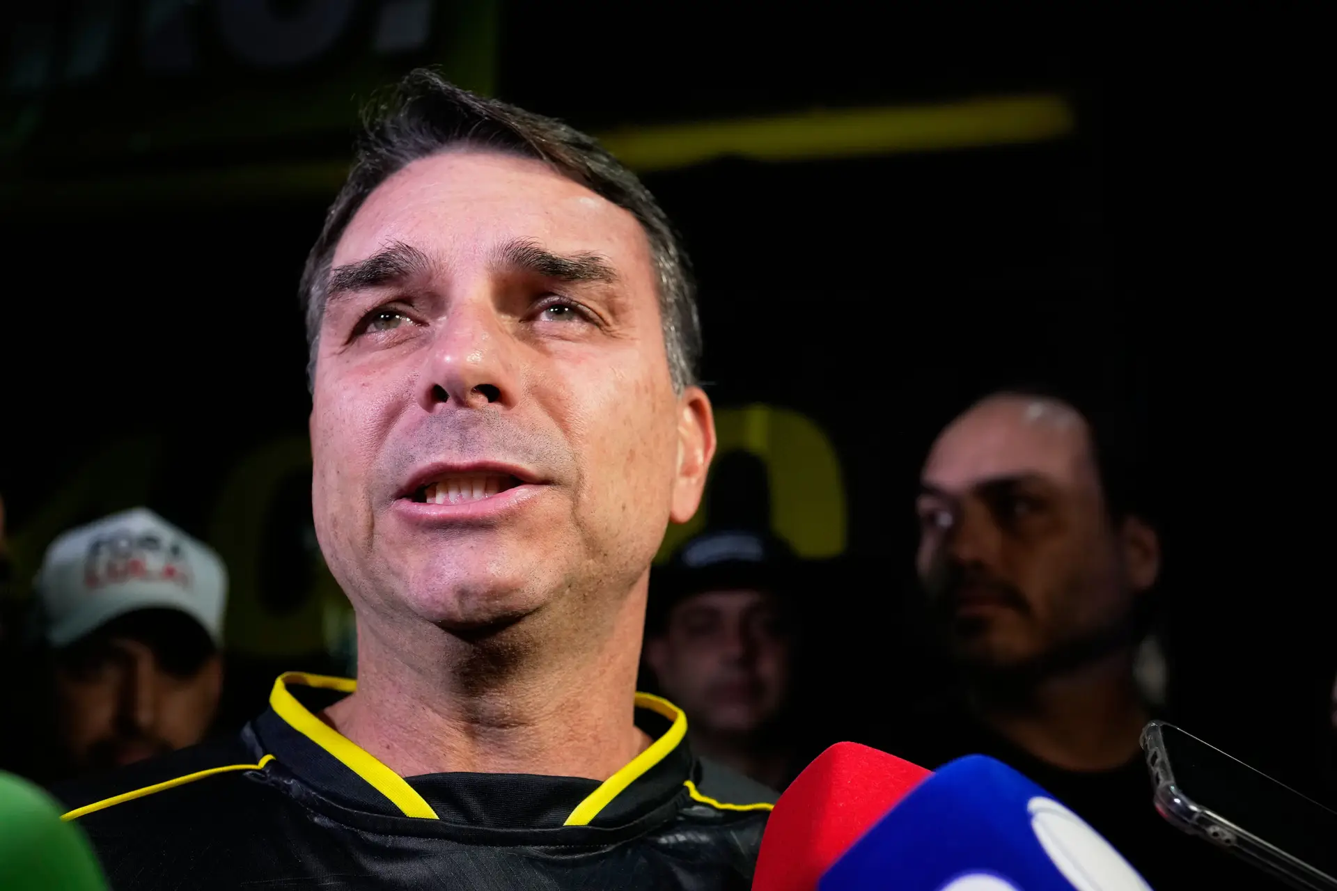 Bolsonaro escolhe o filho Flávio para as presidenciais do Brasil de 2026