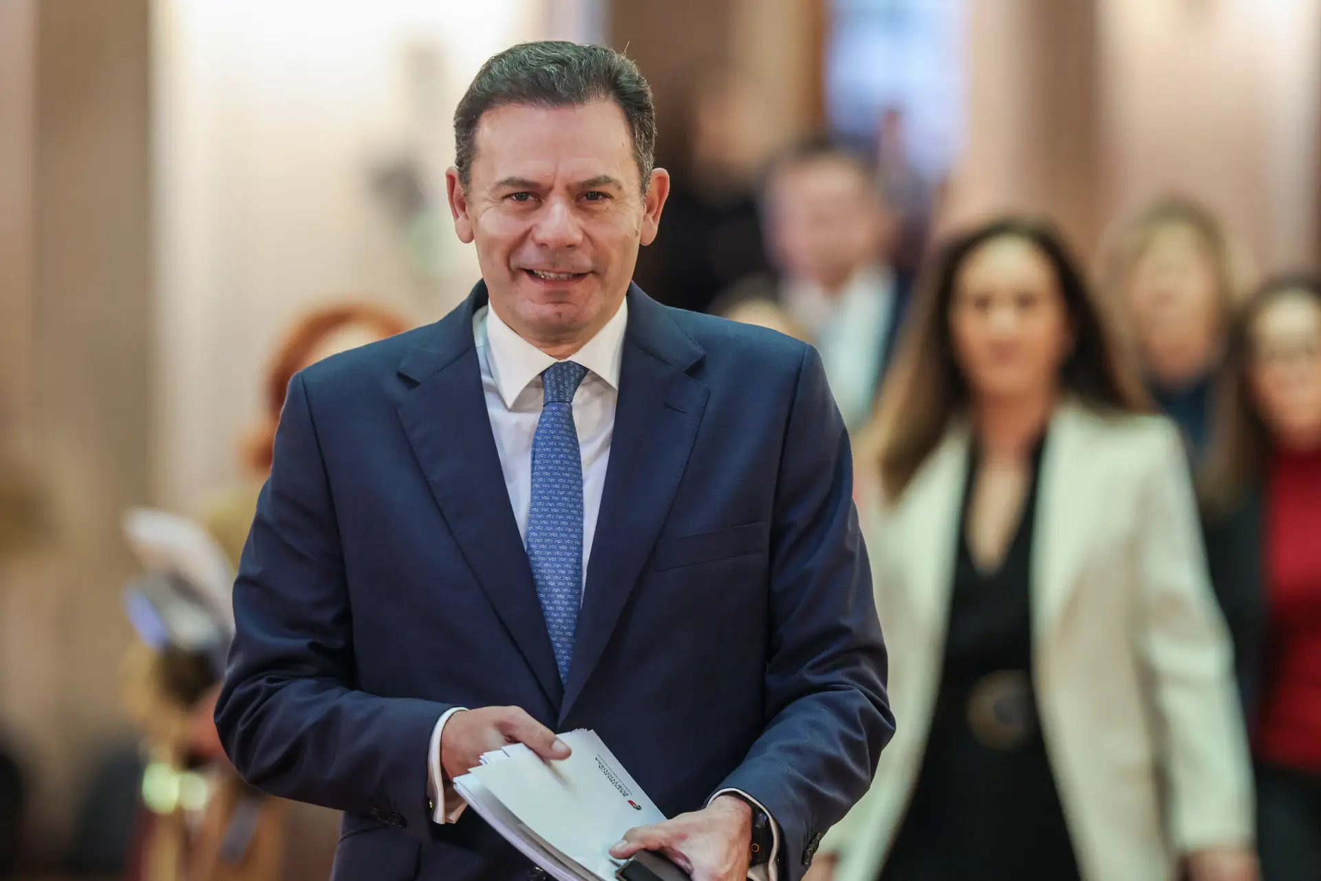 Montenegro recusa que redução do desconto do ISP se traduza em aumento do preço dos combustíveis