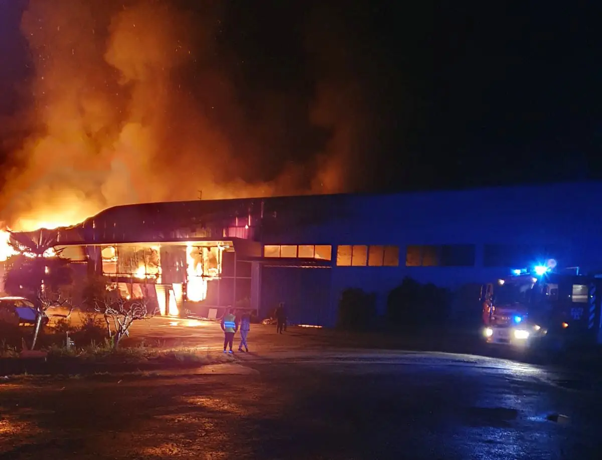 Incêndio destrói fábrica de cerâmica em Cervães