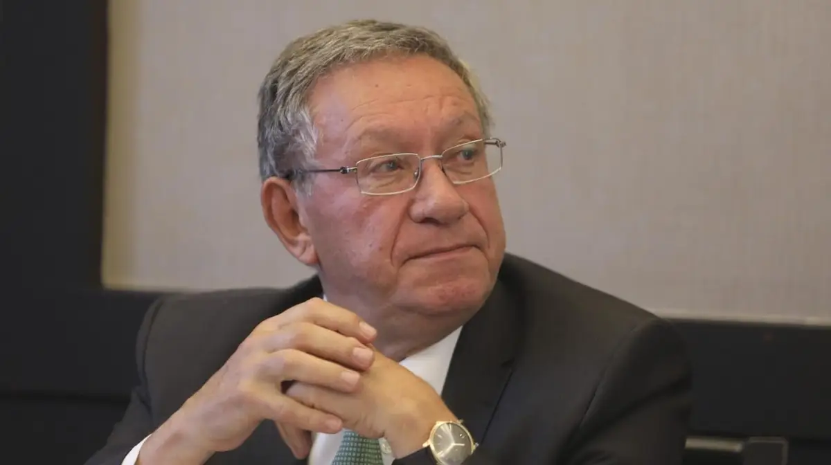 Couto dos Santos, político social-democrata, antigo secretário de Estado da Juventude, ministro Adjunto e da Juventude, ministro dos Assuntos Parlamentares e ministro da Educação, entre 1985 e 1993, nos governos chefiados por Cavaco Silva. Morreu a 6 de janeiro os 75 anos.