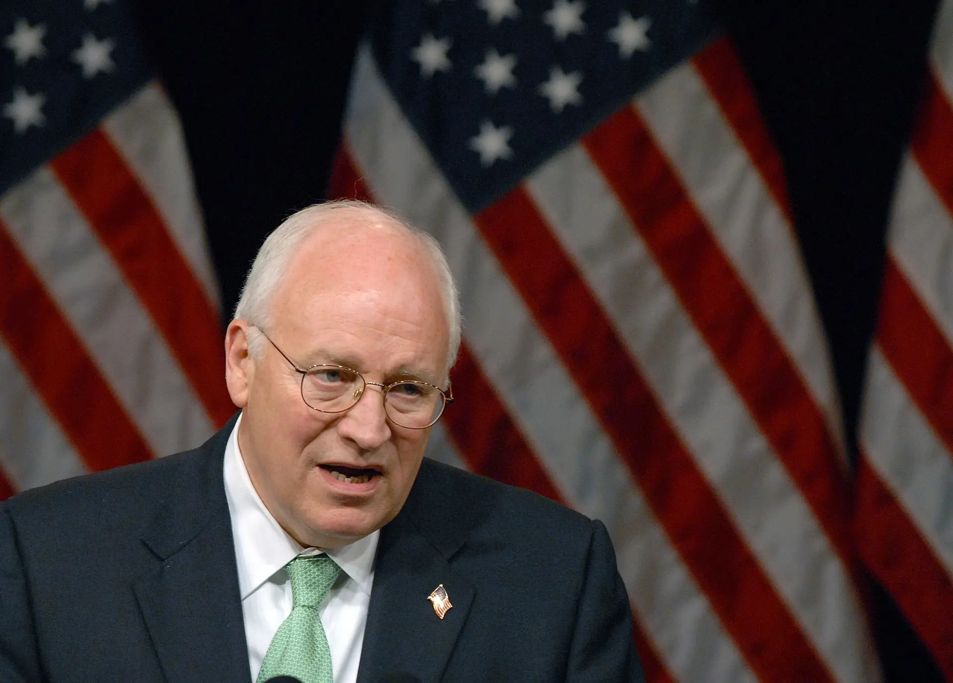 Dick Cheney, antigo vice-presidente dos Estados Unidos. Considerado um dos arquitetos da chamada "guerra contra o terrorismo", foi determinante na guerra dos EUA contra o Iraque. Aos 84 anos.
