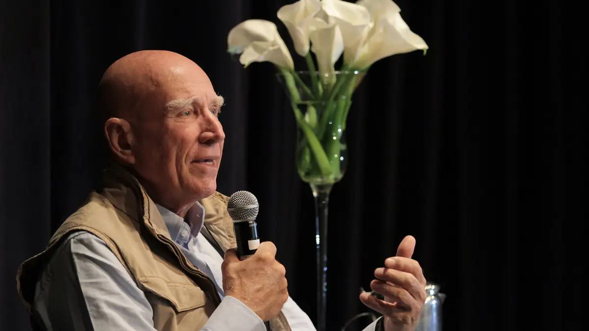 Sebastião Salgado, fotógrafo brasileiro, considerado um dos expoentes máximos da fotografia mundial. Foi fotógrafo das agências de fotografia Sygma, Gamma e Magnum, e fundador, com a mulher, da Amazonas Images e do Instituto Terra para a reflorestação da Mata Atlântica brasileira. Aos 81 anos.