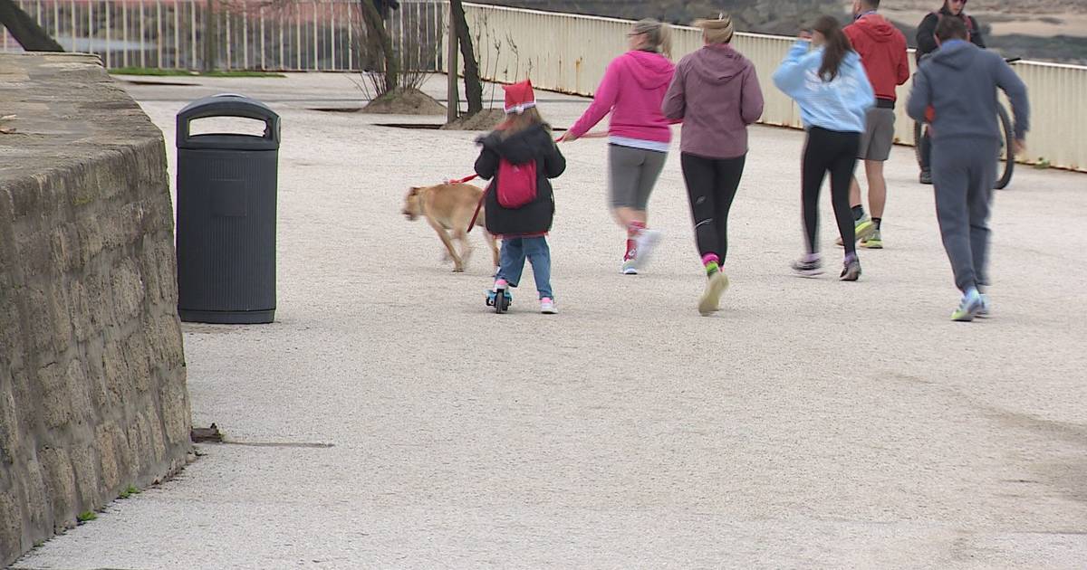 Frio não impede caminhadas na manhã de Natal em Lisboa e Porto