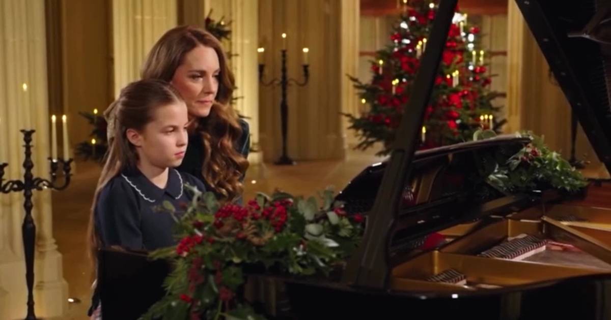 Kate Middleton e princesa Charlotte surpreendem em dueto ao piano