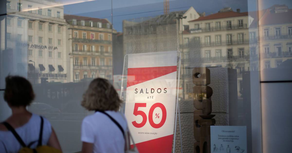 Dia após o Natal é de troca de presentes nas lojas