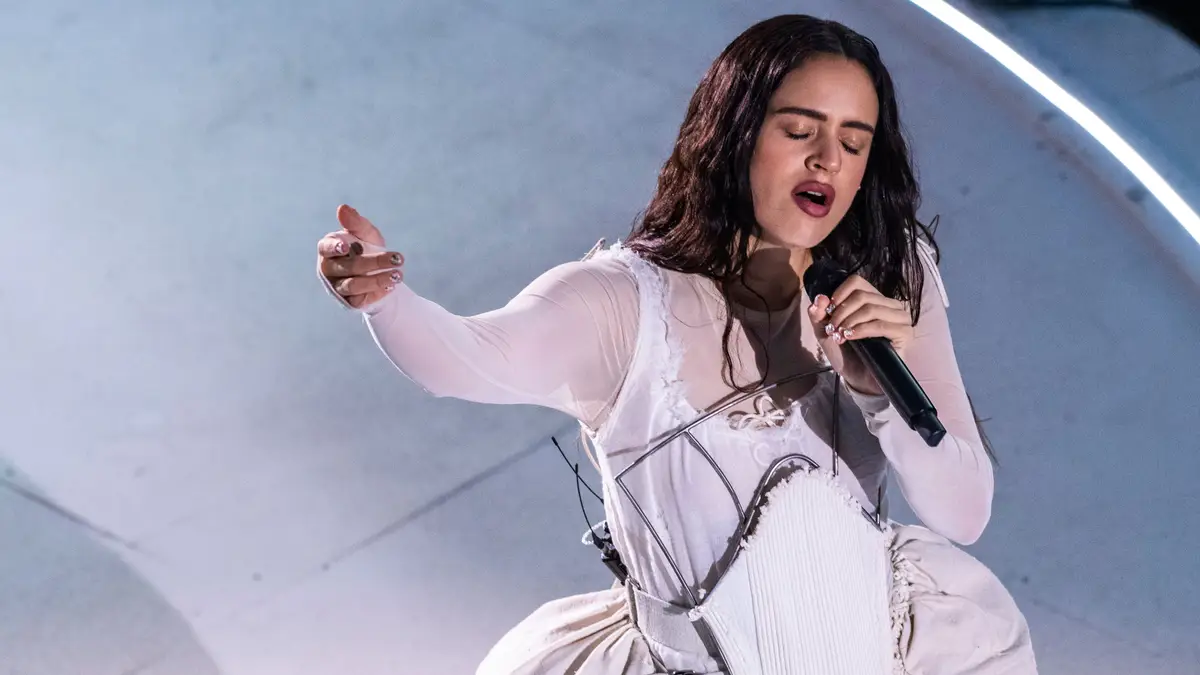 A cantora espanhola Rosalía regressa a Portugal com dois concertos incluídos na LUX Tour.