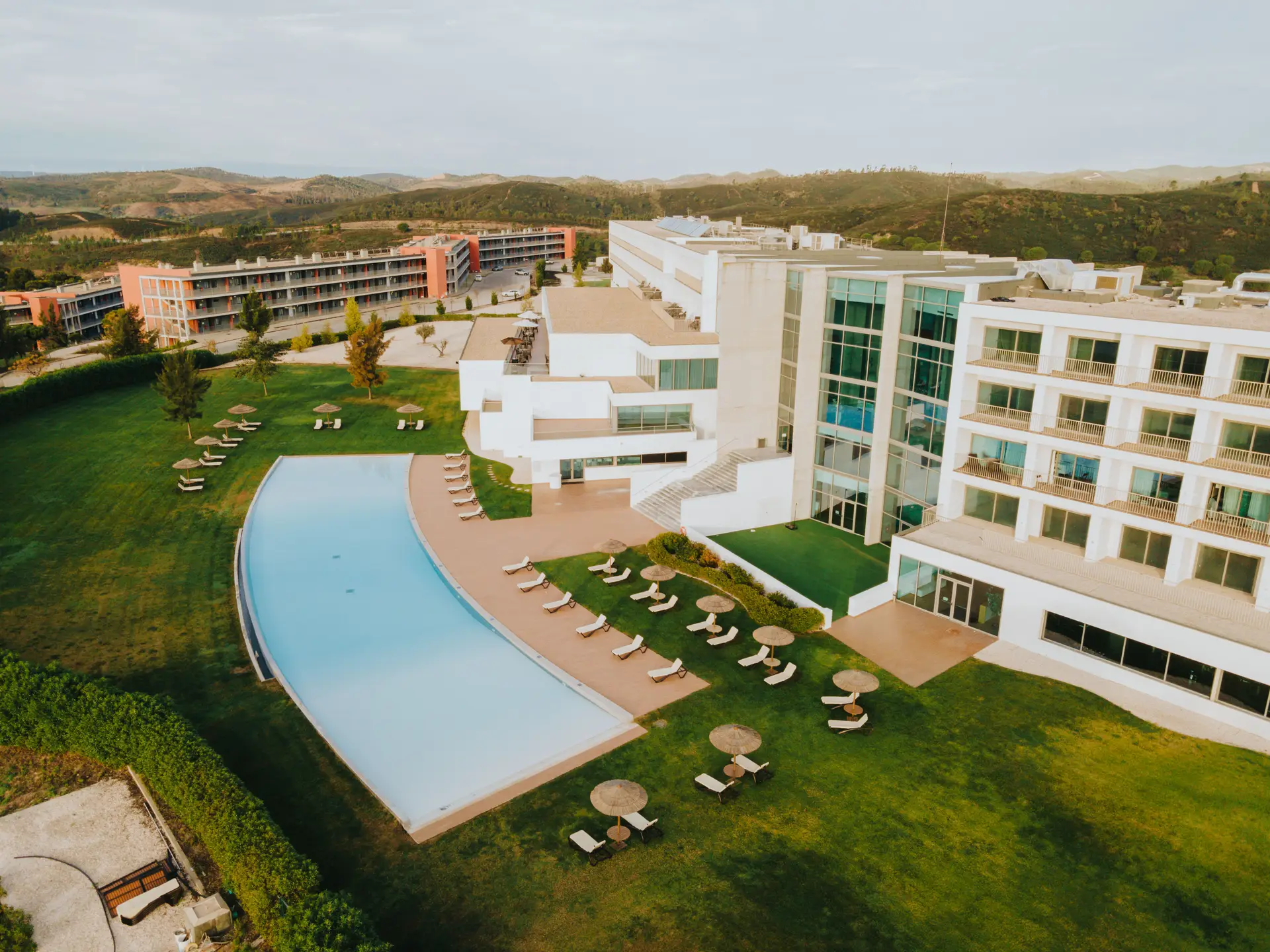 Algarve Race Resort: aulas de automobilismo e sessões de kart num hotel junto ao autódromo de Portimão