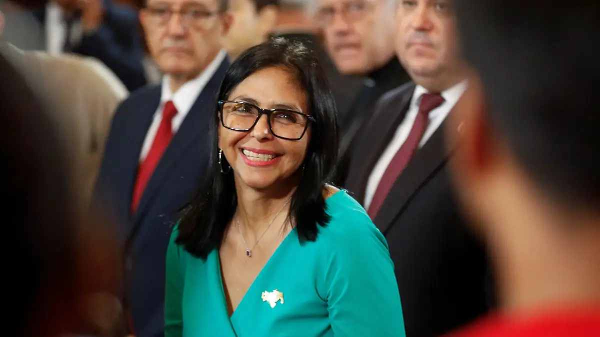 A vice-presidente Delcy Rodríguez participa na sua cerimónia de tomada de posse como presidente interina da Venezuela na Assembleia Nacional, após os Estados Unidos terem lançado um ataque ao país e capturado o Presidente Nicolás Maduro e a sua esposa Cilia Flores, em Caracas, Venezuela, 5 de janeiro de 2026.