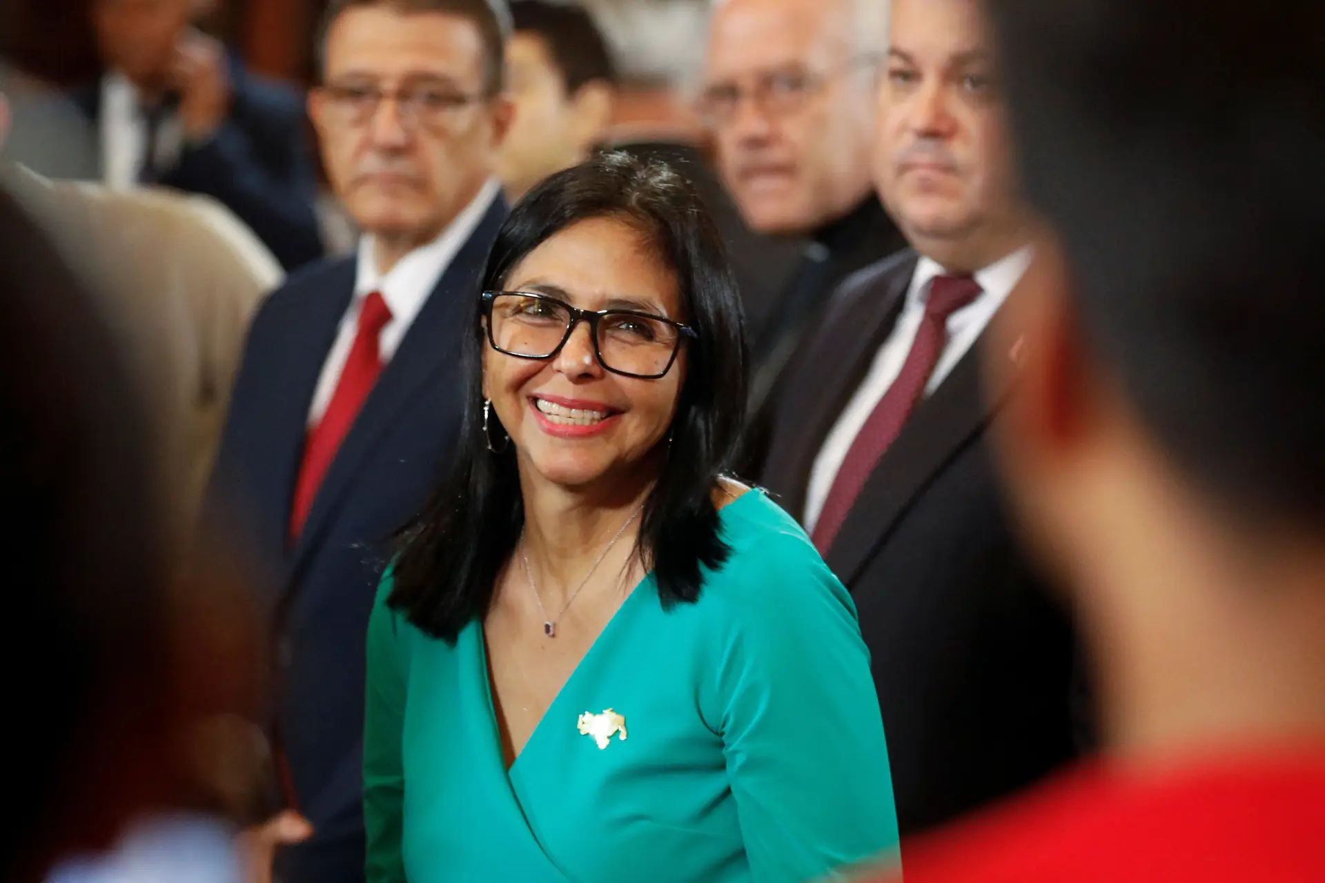A vice-presidente Delcy Rodríguez participa na sua cerimónia de tomada de posse como presidente interina da Venezuela na Assembleia Nacional, após os Estados Unidos terem lançado um ataque ao país e capturado o Presidente Nicolás Maduro e a sua esposa Cilia Flores, em Caracas, Venezuela, 5 de janeiro de 2026.
