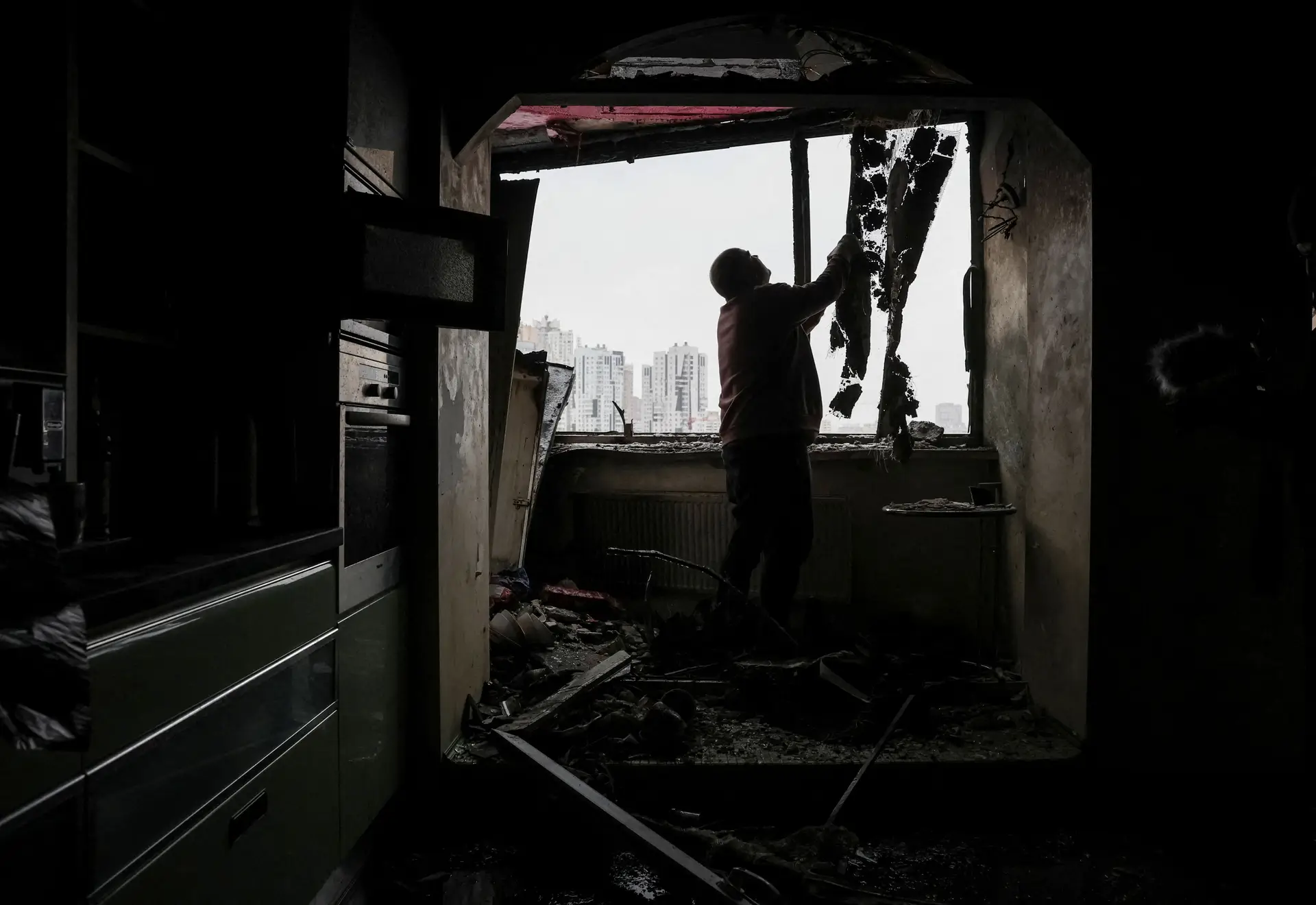 Bruxelas disponibiliza 447 geradores a Kiev para restabelecer energia em serviços críticos