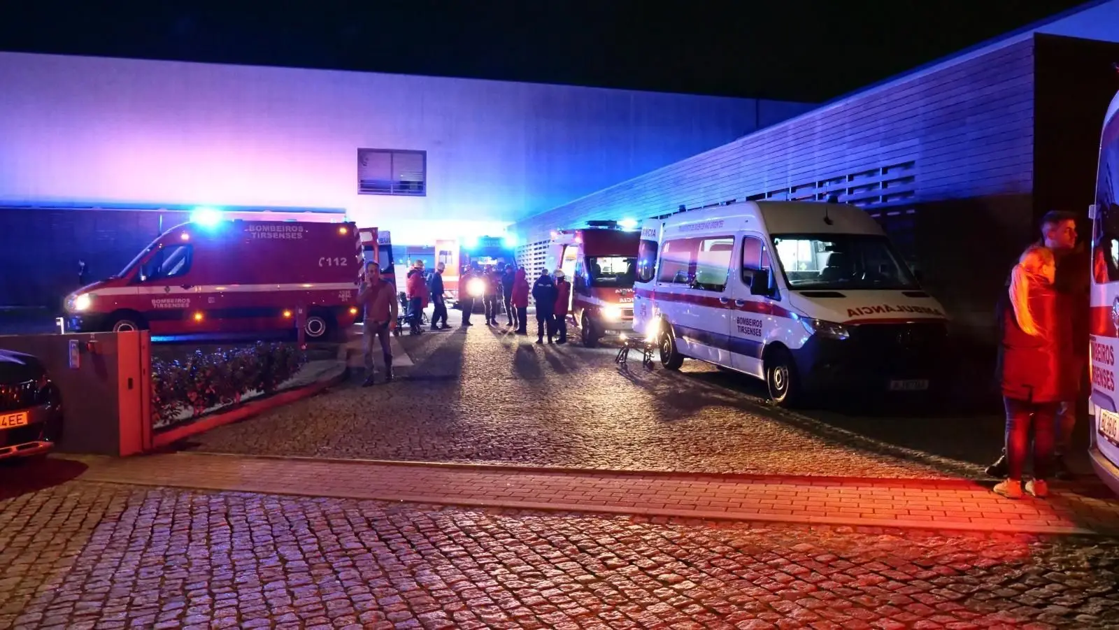 Incêndio em lar em Santo Tirso obrigou à retirada de dezenas idosos do edifício