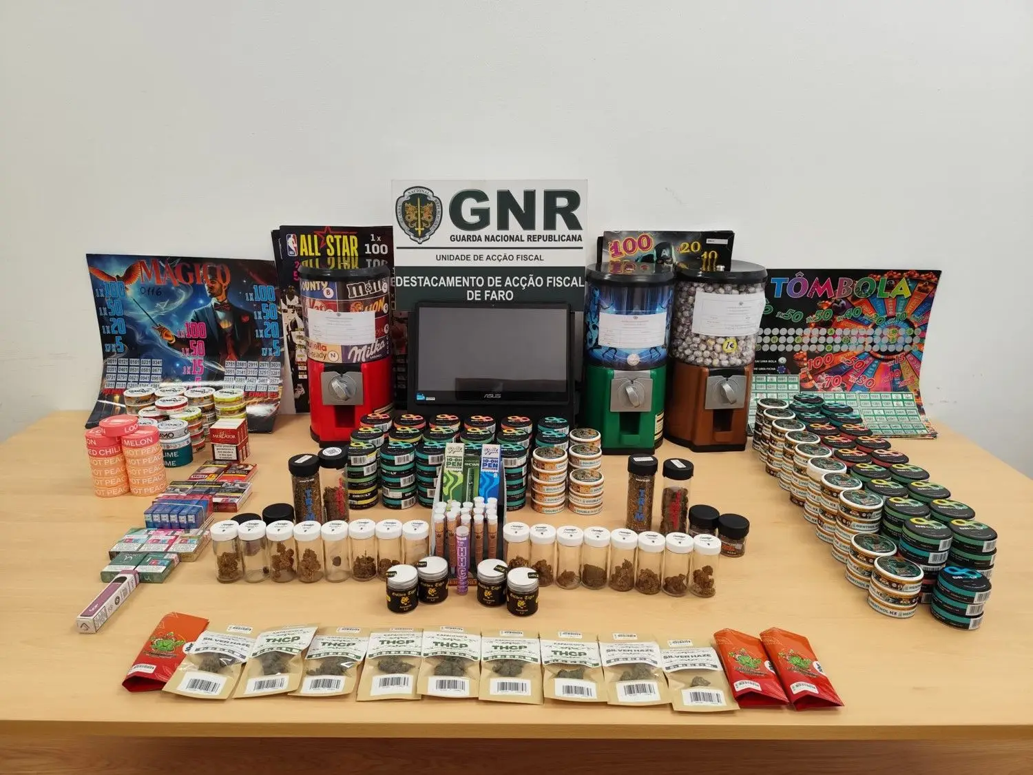 GNR apreende álcool, tabaco e máquinas de jogo na operação Mariposa