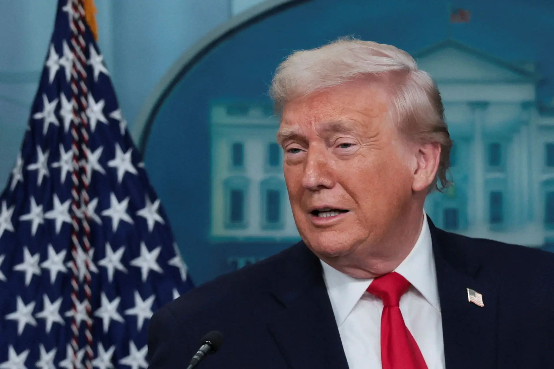 Trump diz que gostaria de ver María Corina Machado "envolvida" numa solução para a Venezuela