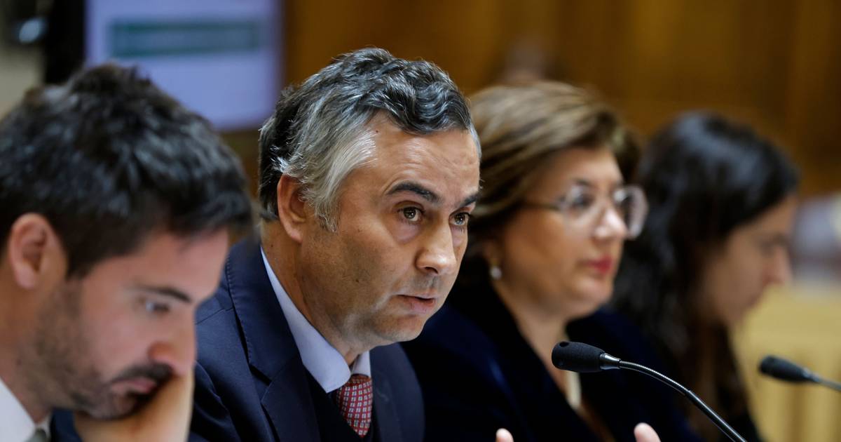 Maioria das escolas reabre até terça-feira: ministro da Educação diz que há apenas "uma situação complexa" em Leiria