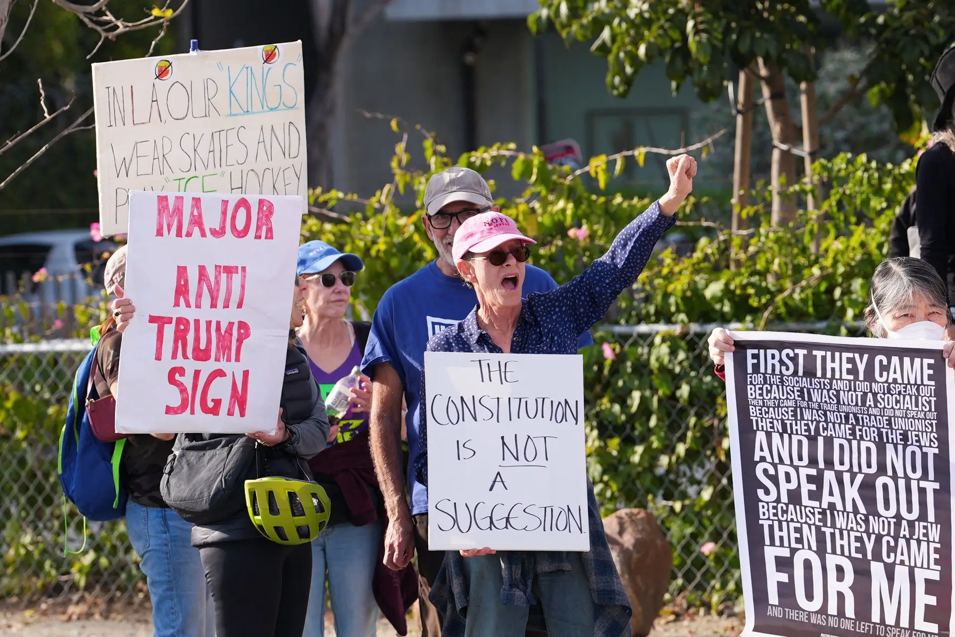 Manifestantes saem às ruas de Los Angeles contra ICE e "imperialismo" americano
