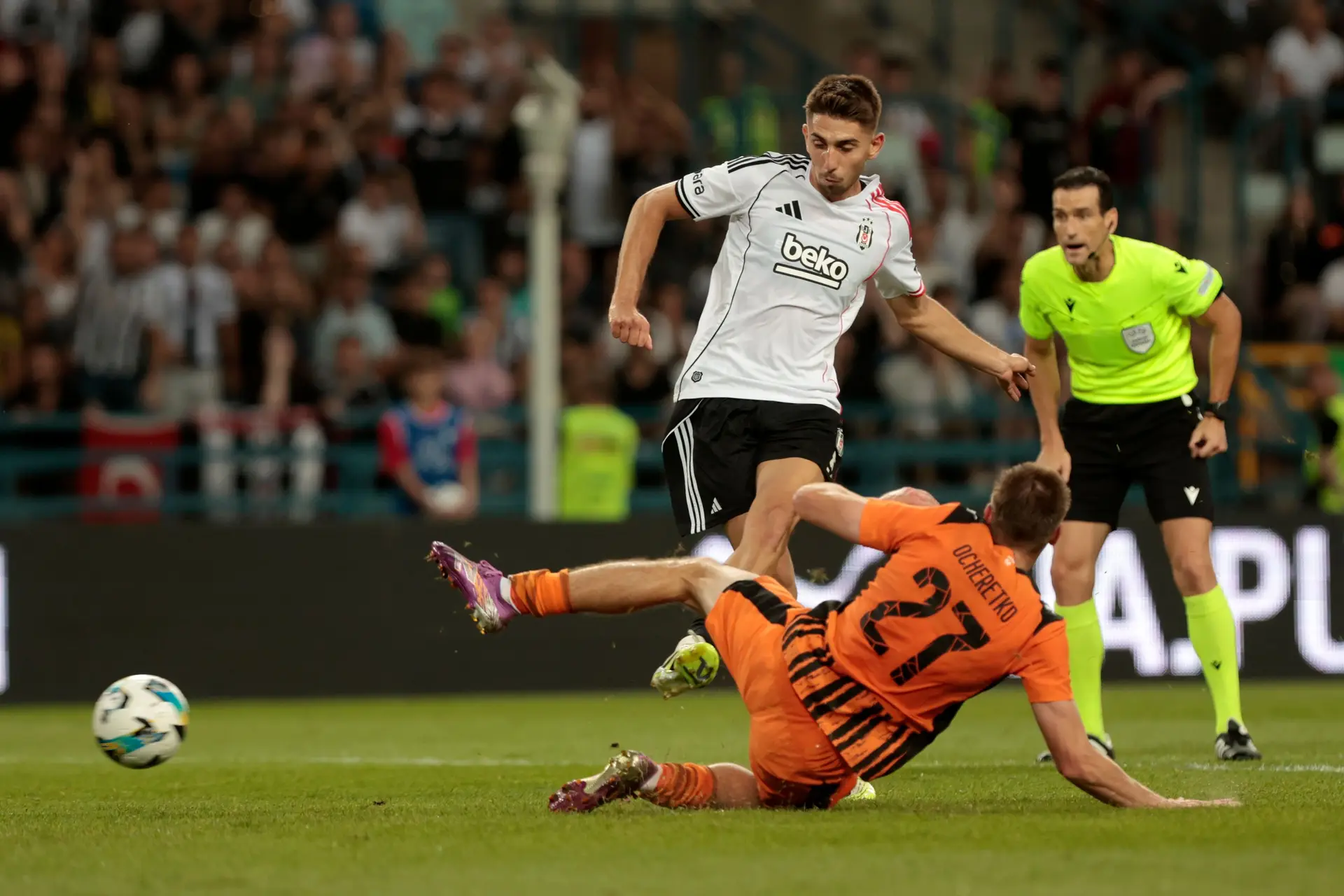 SC Braga contrata médio turco ao Besiktas por sete milhões de euros