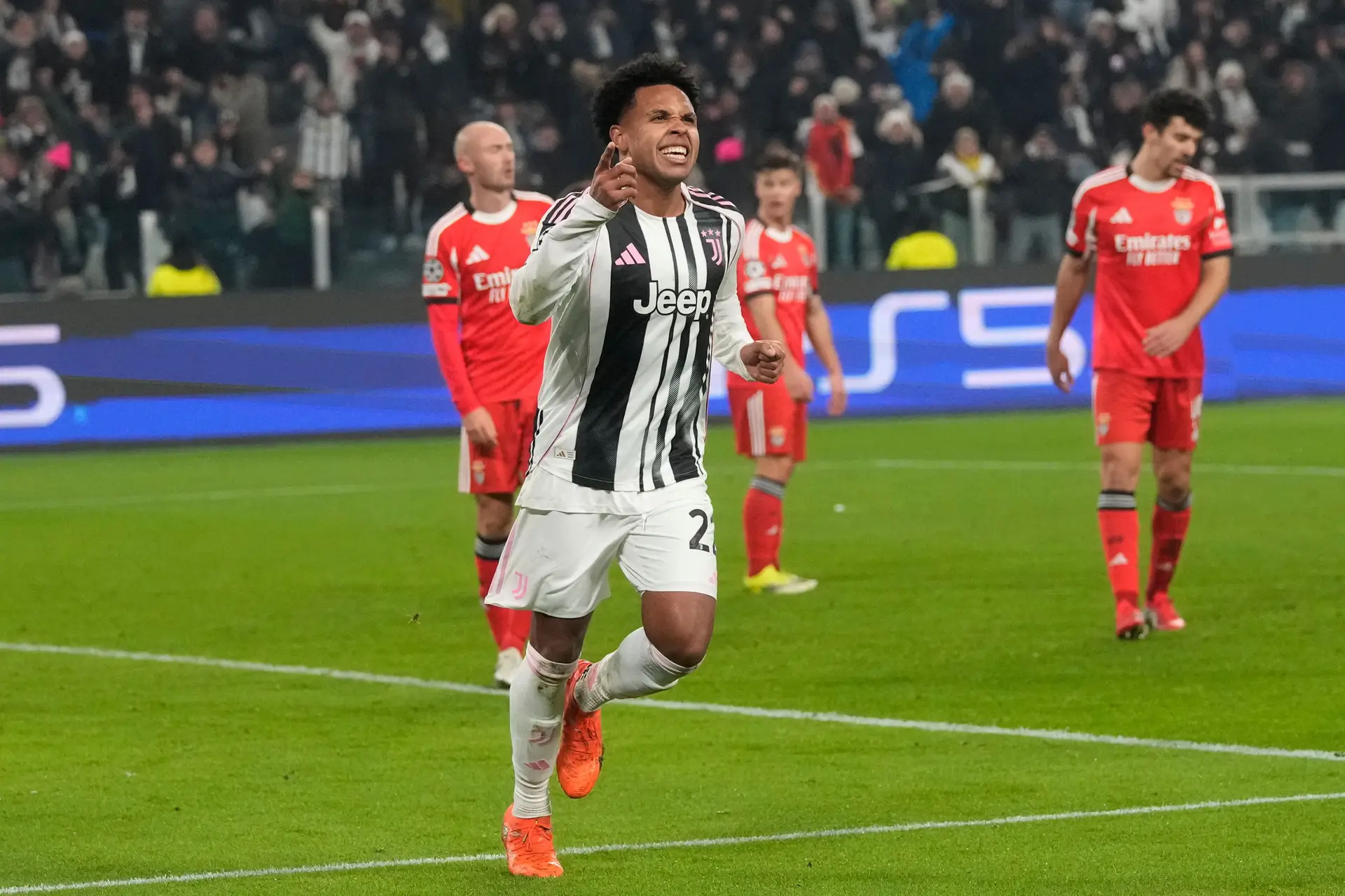 Apuramento vira miragem: Benfica tomba em Turim