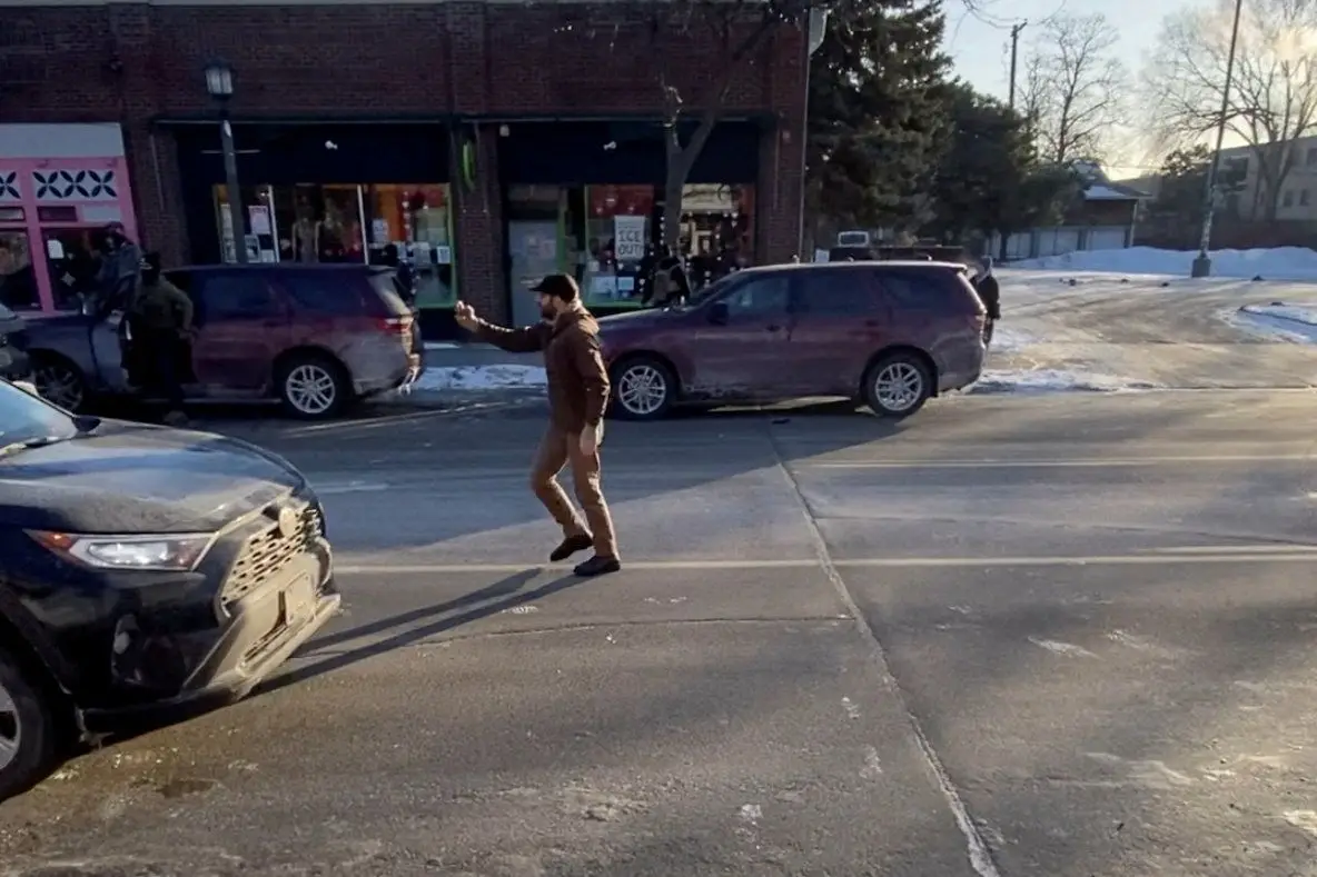 10 minutos: Trump manda investigar morte de Alex Pretti e anuncia envio do "Czar das Fronteiras" para Minneapollis