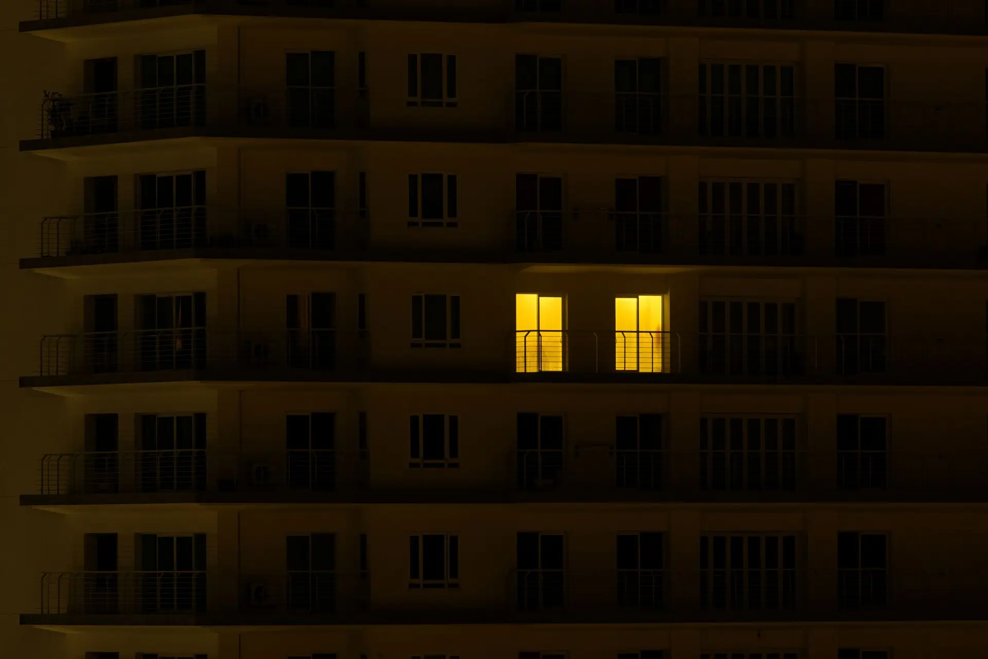 Já são 10 mil os clientes sem energia elétrica em Portugal continental