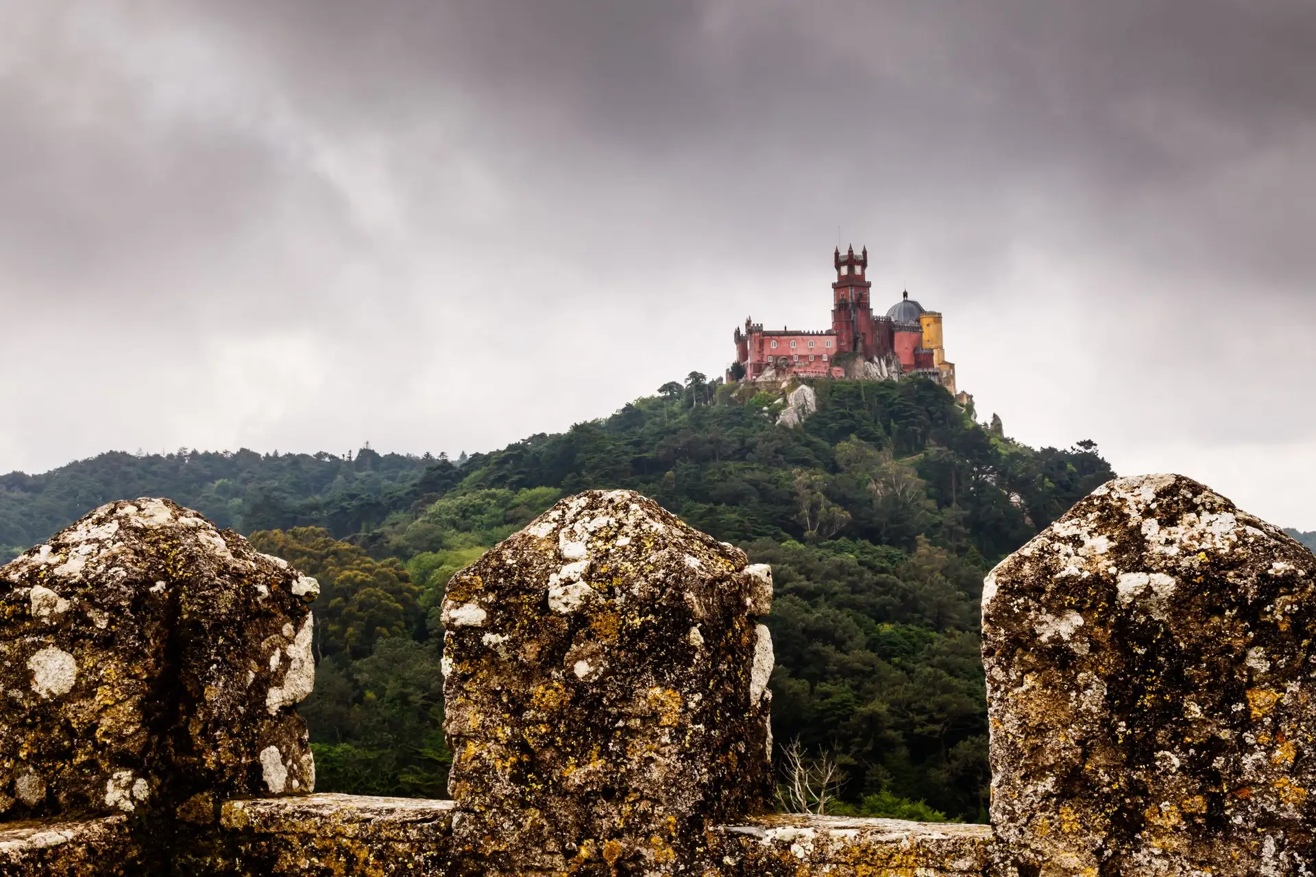 Acessos à Serra de Sintra encerrados por razões de segurança devido à Depressão Kristin