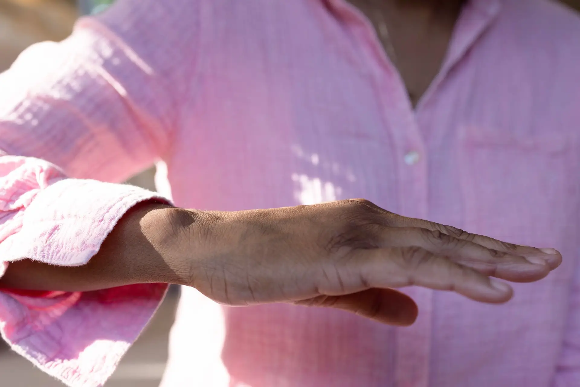 Quando as mãos tremem: causas e tratamentos