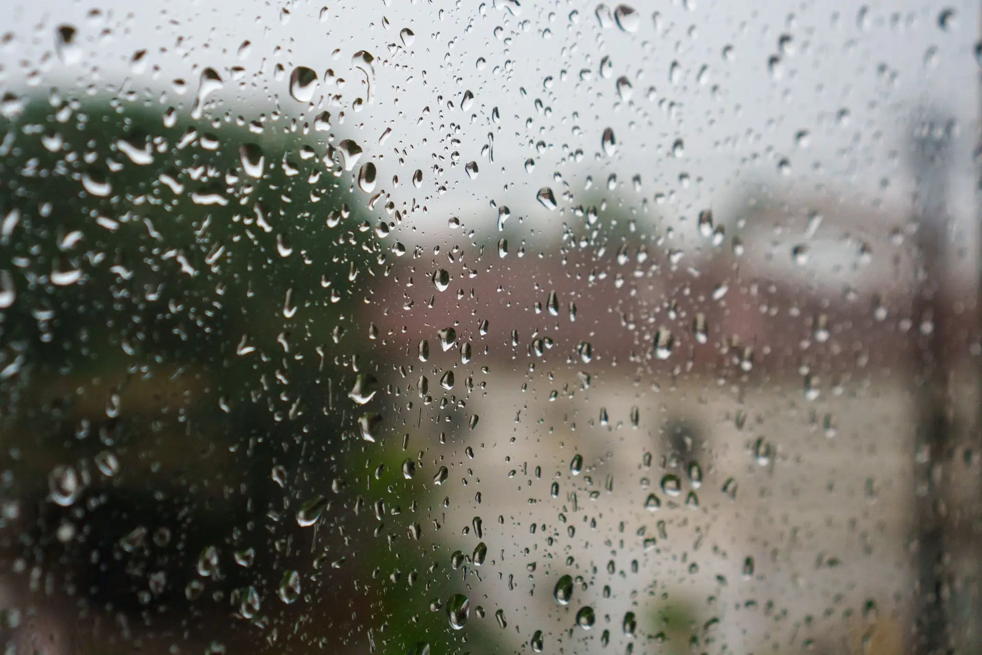 Vários distritos com avisos devido a chuva, vento, neve e agitação marítima