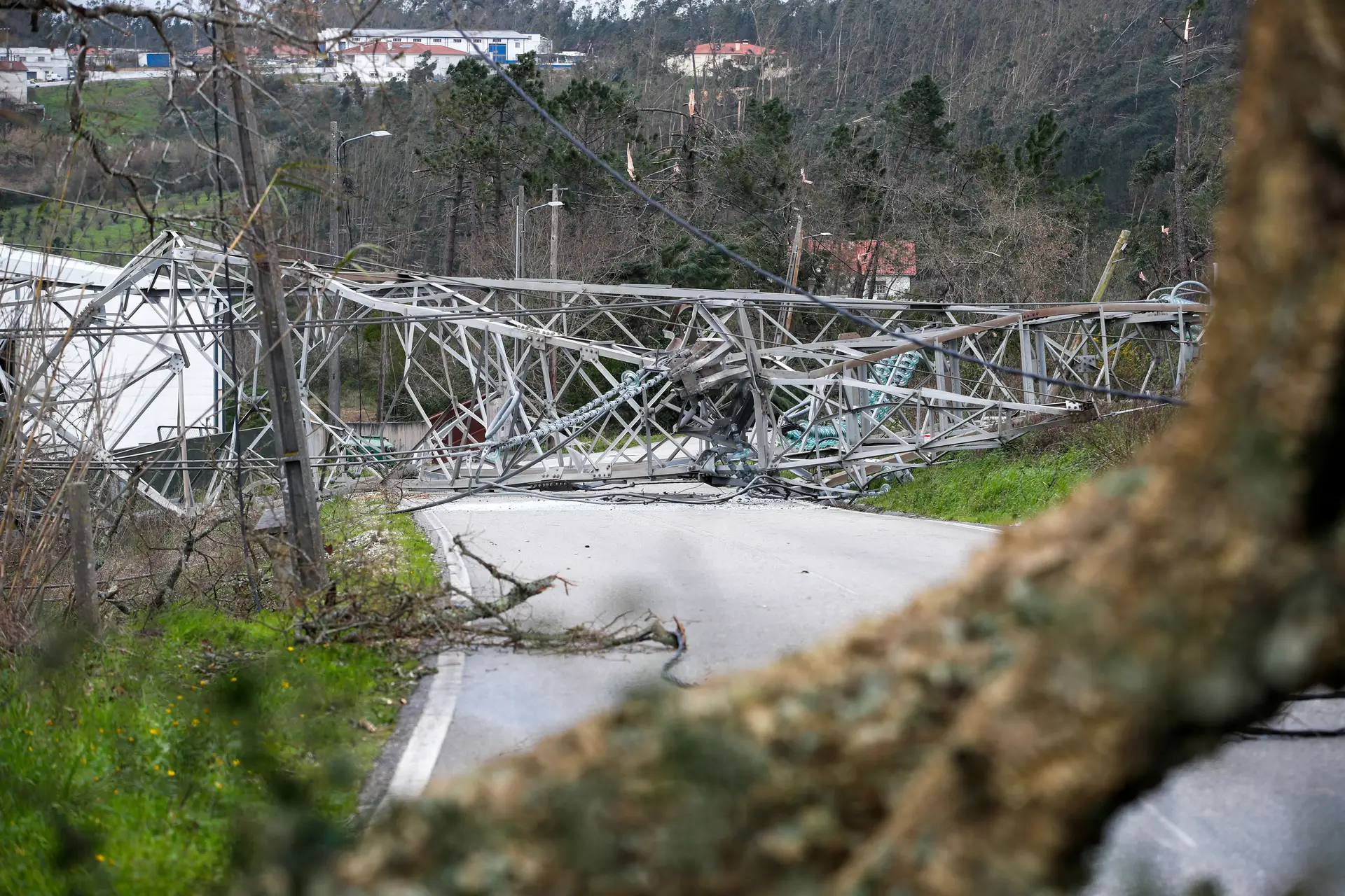 Depressão Kristin faz vários mortos