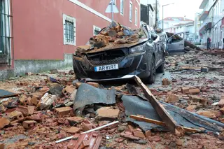 Depressão Kristin: confirmadas cinco mortes, registadas mais de 3.300 ocorrências