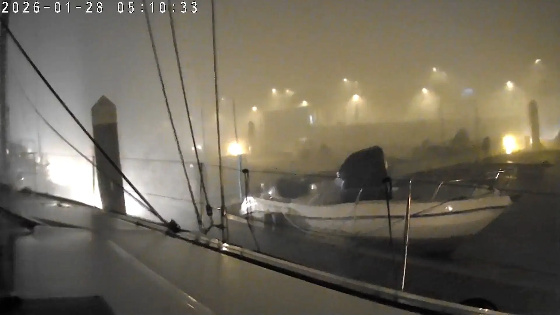 Depressão Kristin: câmaras de veleiro captam início do temporal na Marina da Figueira da Foz