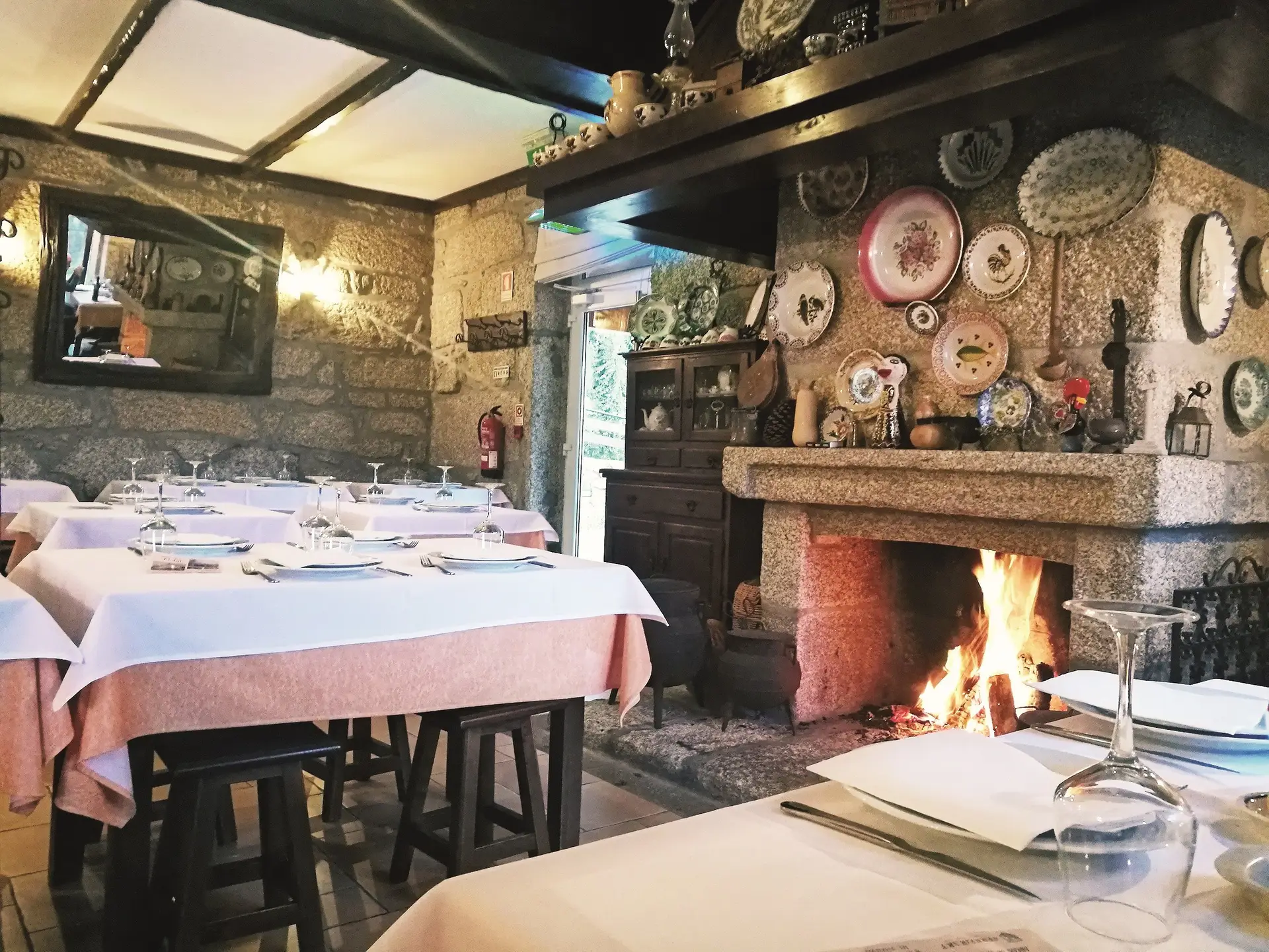 12 restaurantes com lareira para aquecer o corpo e a alma