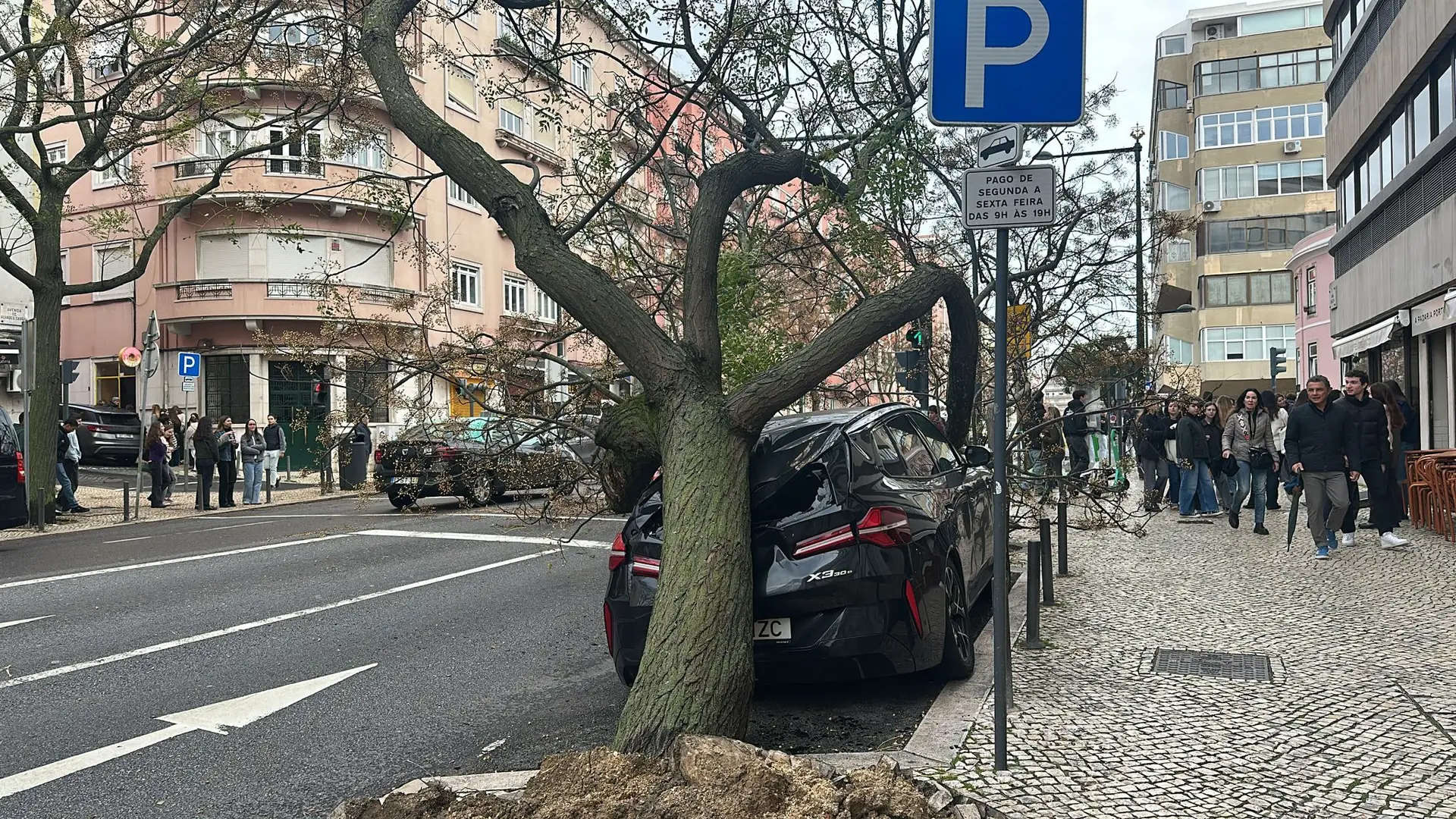 Depressão Kristin: as imagens impressionantes dos estragos em Portugal