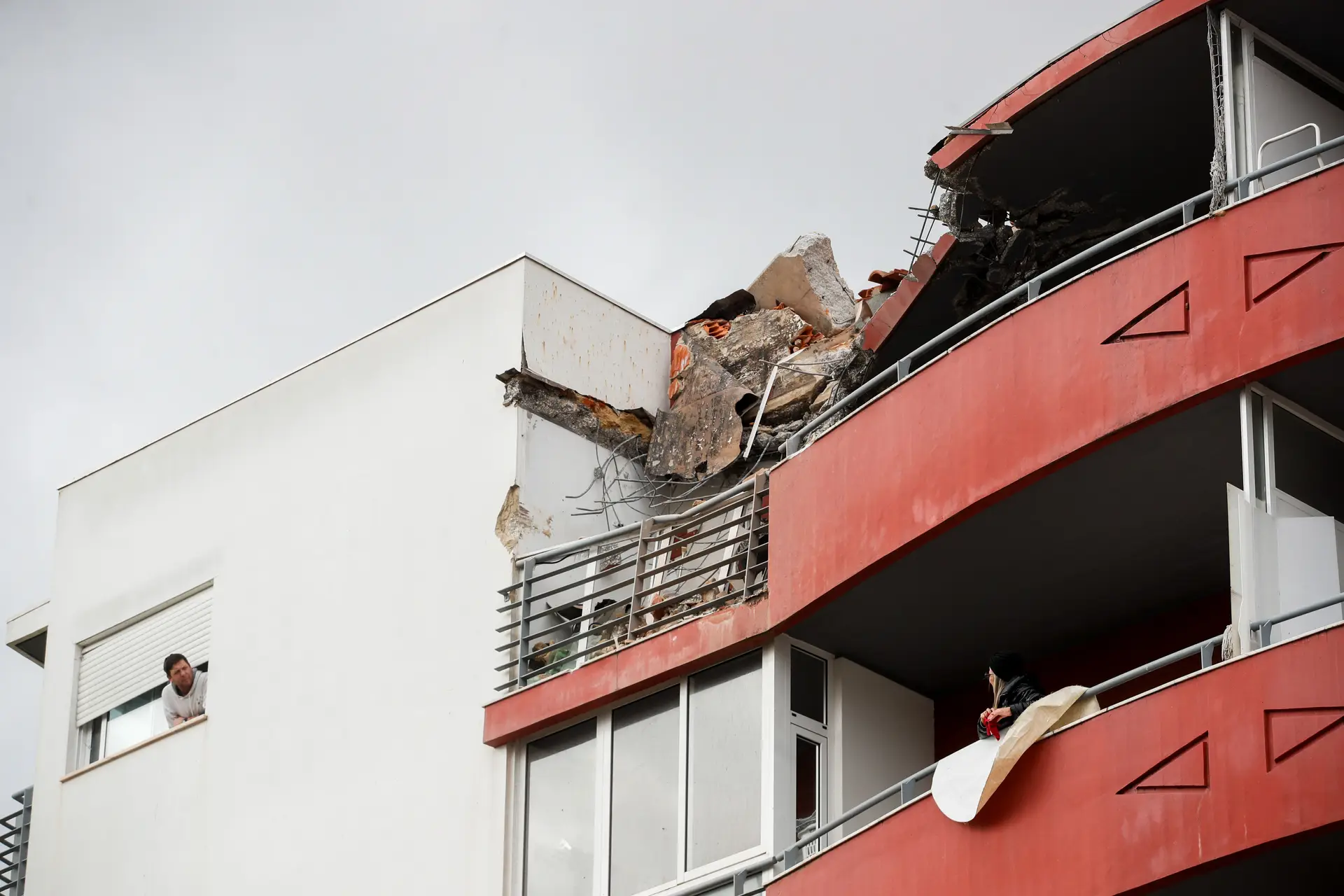 10 minutos: o caos em Leiria depois da tempestade, há milhares de pessoas sem luz e água 